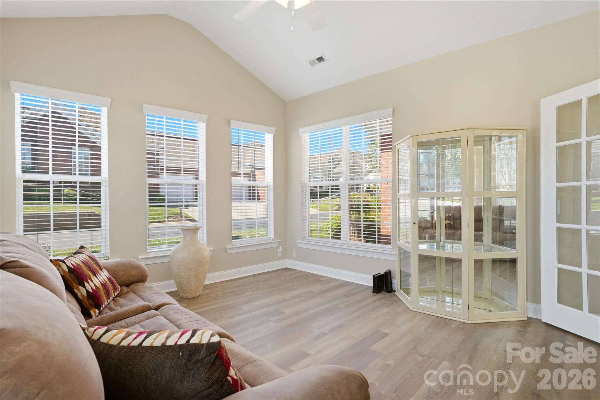 2118 N Castle Court
