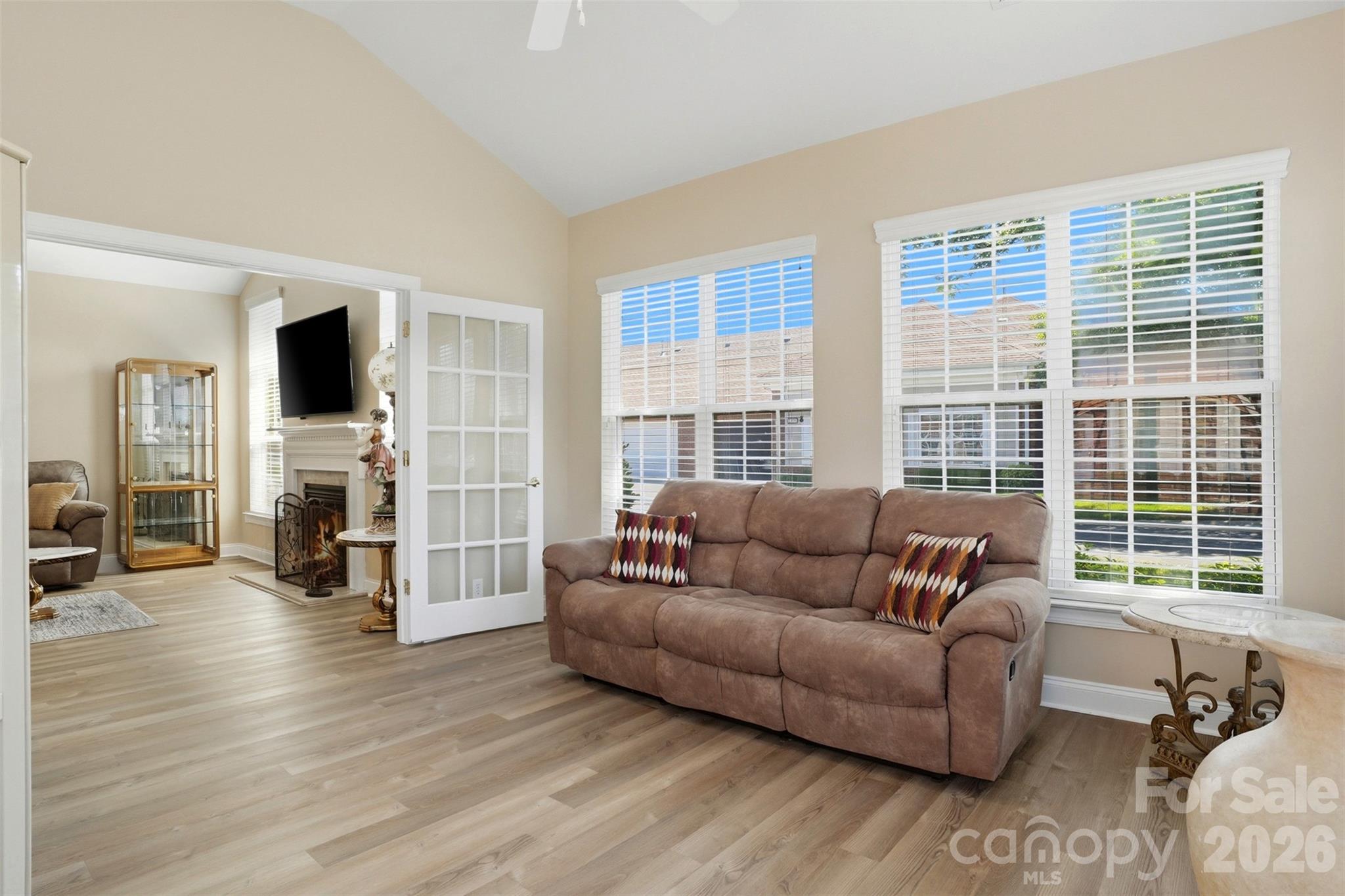 2118 N Castle Court