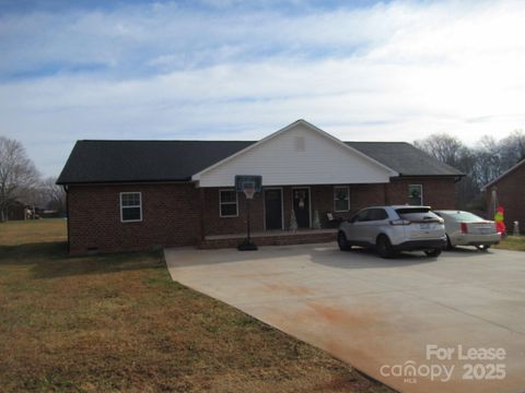 Photo of 143 Glen Gar Drive, Lincolnton, NC 28092 (MLS # 4327734)