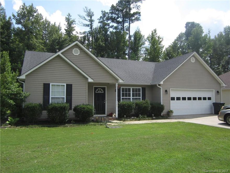 Wonderful one story ranch home close to interstates and shopping w/ laminate wood flooring, ceramic tile, high vaulted ceilings, open floor plan, wide open floor plan, gas fireplace, two car garage, flat yard, private backyard, kitchen / dining / eat in kitchen w tons of cabinets and countertops, split bedrooms, master suite w double vanities and tray ceilings - only seconds to I77 - Awesome location AND NO HOA!!!!Do Not Wait!!