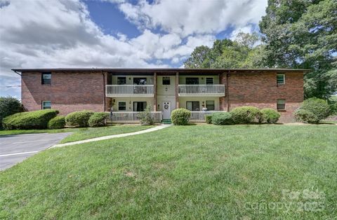 Photo of 103 Oakwood Place #3, Hendersonville, NC 28792 (MLS # 4307016)