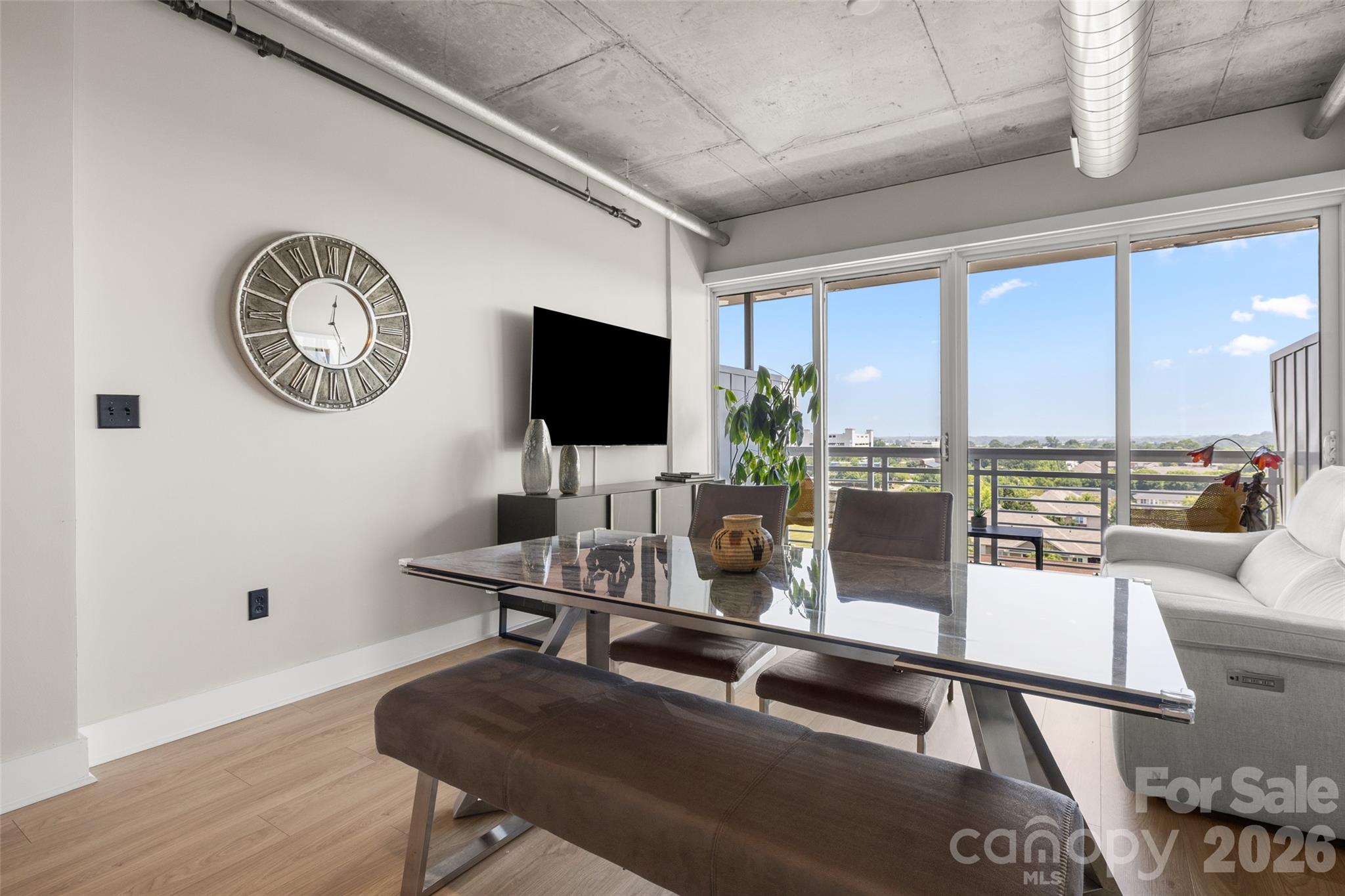 505 E 6th Street 915
