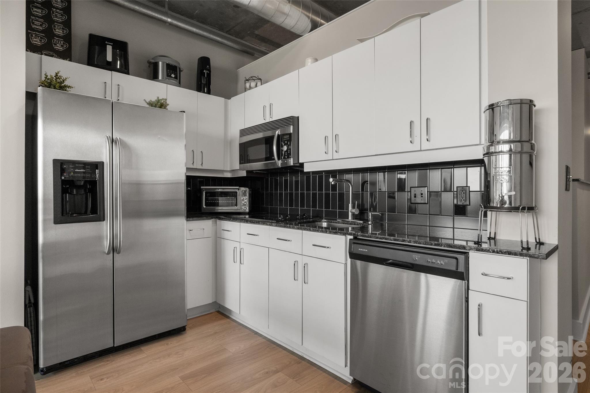505 E 6th Street 915