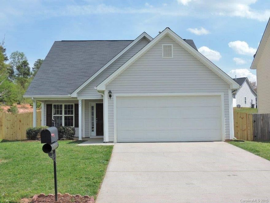 STUNNING!Describes This Remodeled Beauty on Private Newly Fenced Lot!!New Hardscraped Wood Floors in Foyer,Kitchen w/New Stainless Appl & New Flooring,All New Upgraded Carpet,Lge Master on Main w/Walk-in Closet,Master Bth w/Dual Vanity,Garden Tub & Sep Stall Shower-Fresh Paint Thruout,Finished Garage,New Plantation Blinds-Powerwashed & Sparkling Clean!- Fort Mill Schools!!The List is Endless!Back the Truck Up & Move Right In! Don't Miss This Incredible Opportunity to Own This Beautiful Home!