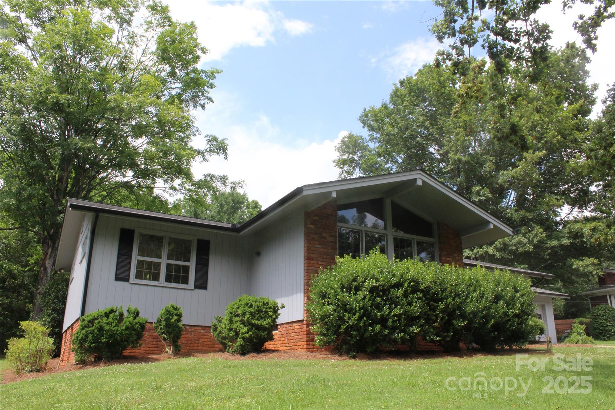 304 N Terrace Place