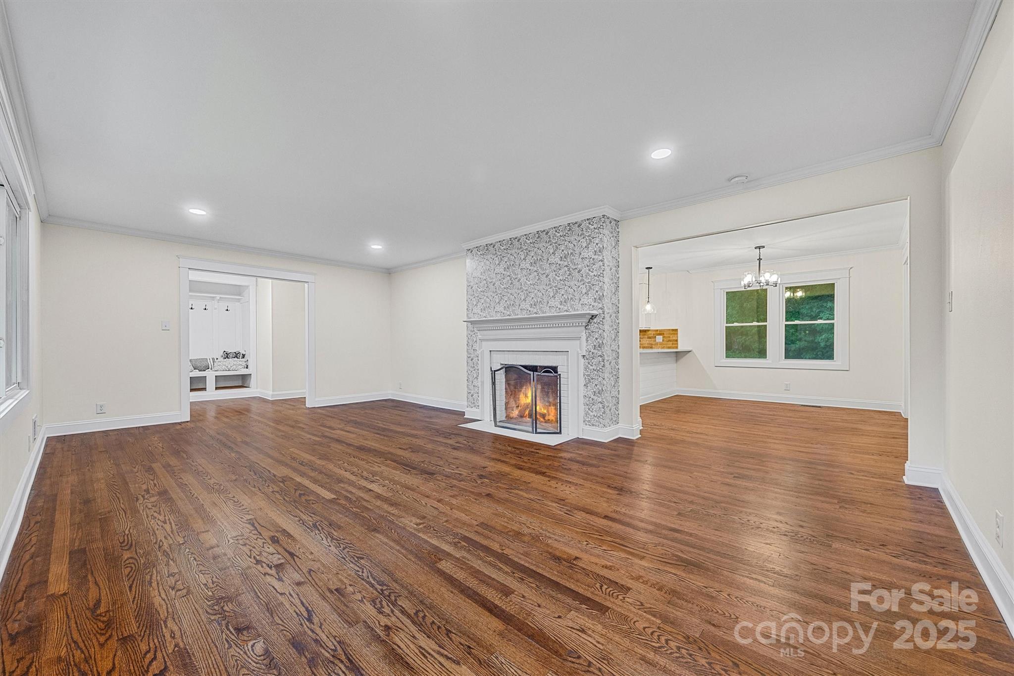2704 Ridgewood Lane