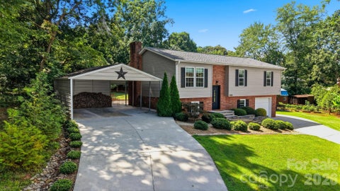 Photo of 4536 Kings Circle, Hickory, NC 28602 (MLS # 4410354)