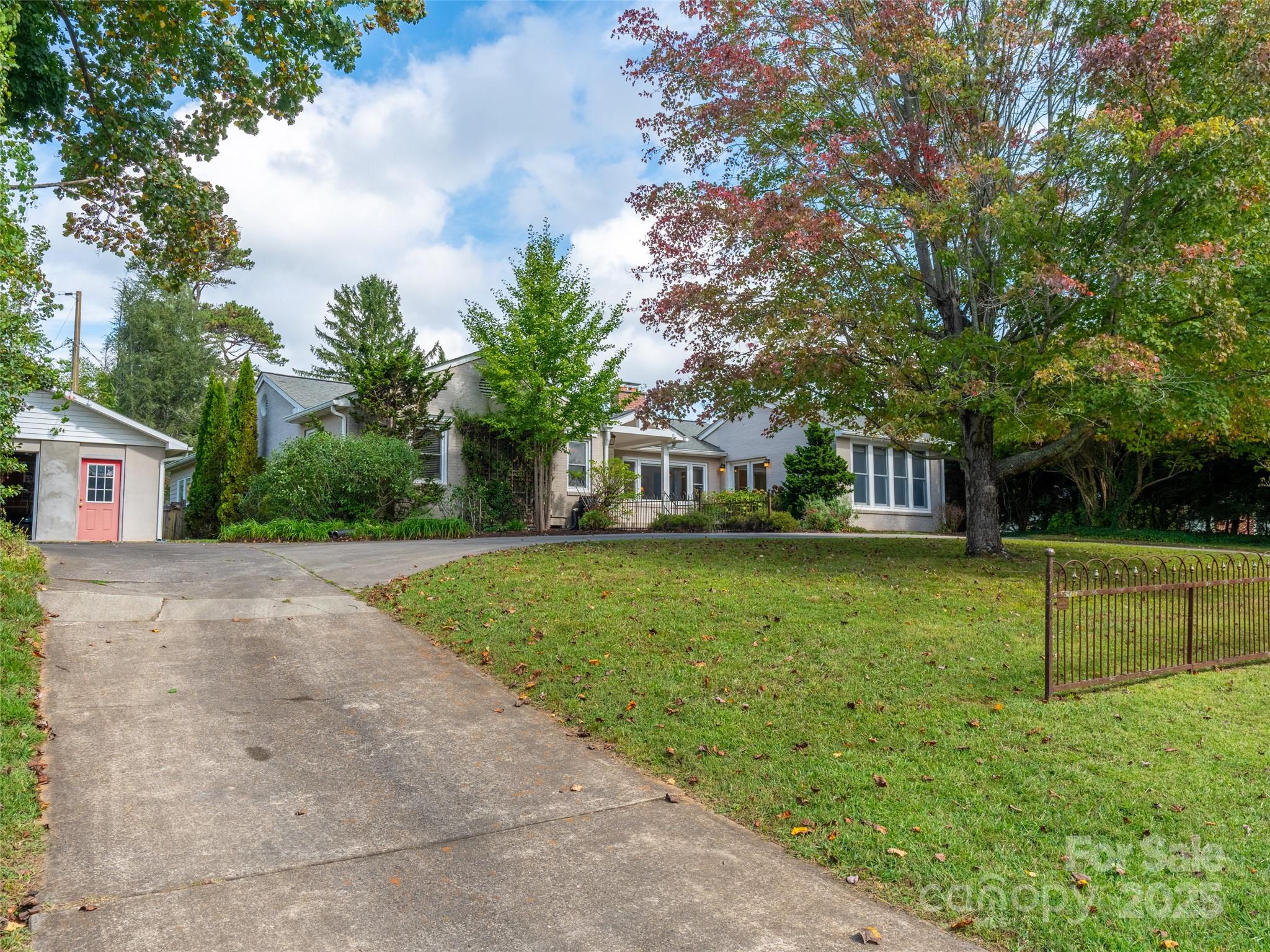 445 Lakeshore Drive
