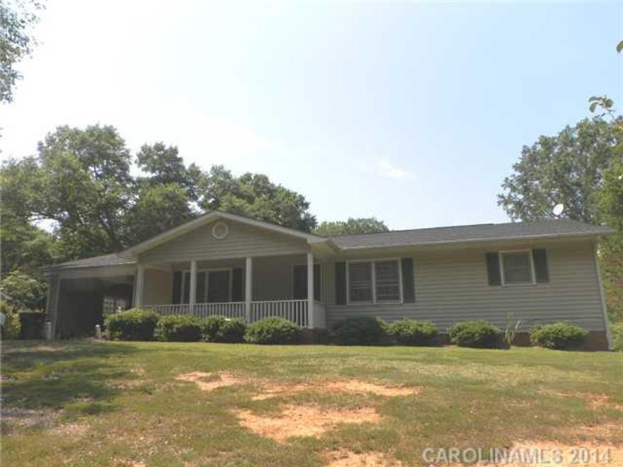 100% Financing! $100 Down moves you into this Spacious home (over 1500 sq.ft)! Open kitchen with a large family area. There is an extra room that can be used as a 3rd bedroom. Master bedroom large enough for a sitting area. Storage area that is cooled and formerly used for a bakery area. This property also sits on a double lot with one enclosed with a privacy fence.