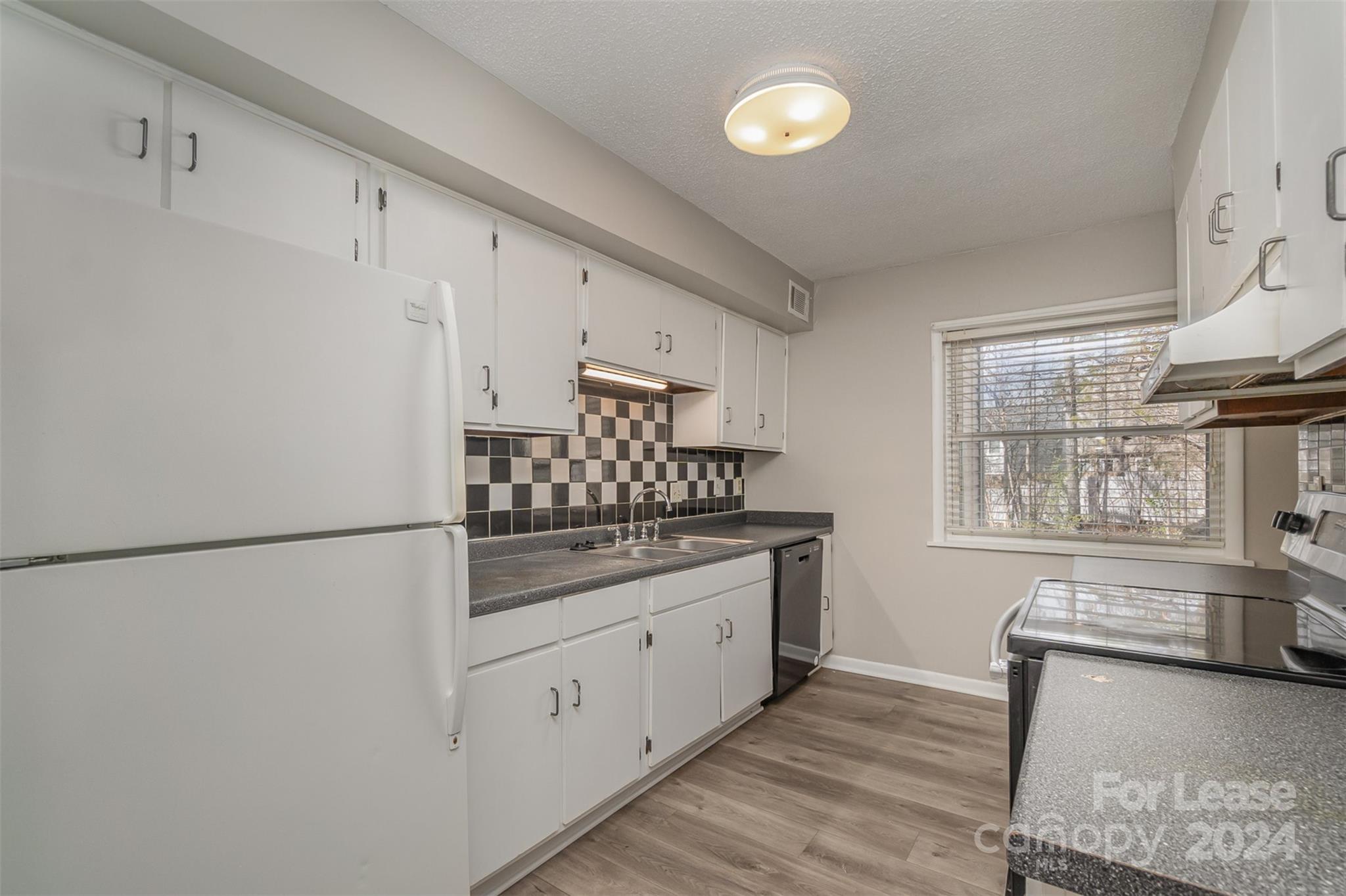 Pawtuckett on the Green - Residential Lease