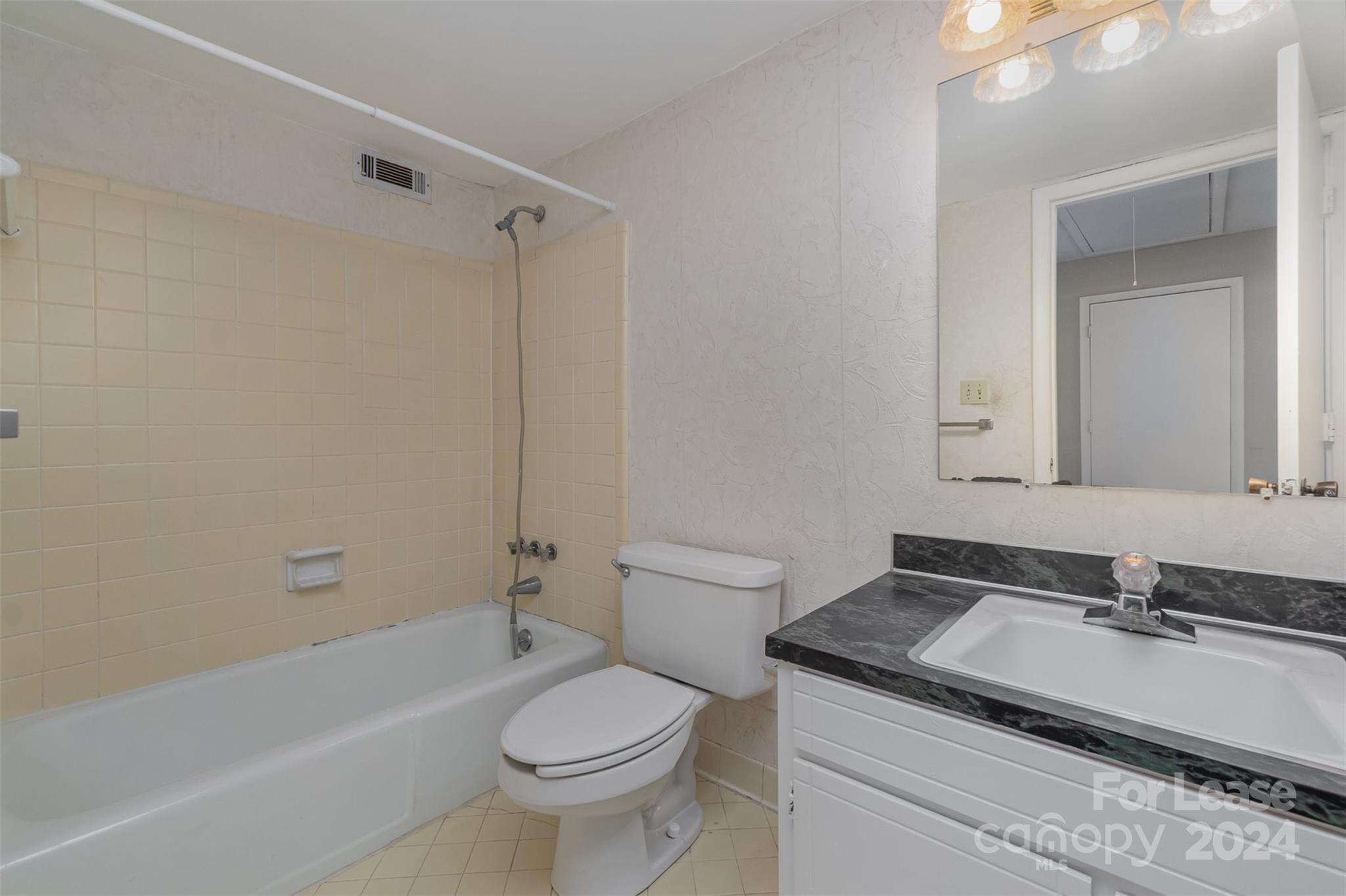 Pawtuckett on the Green - Residential Lease