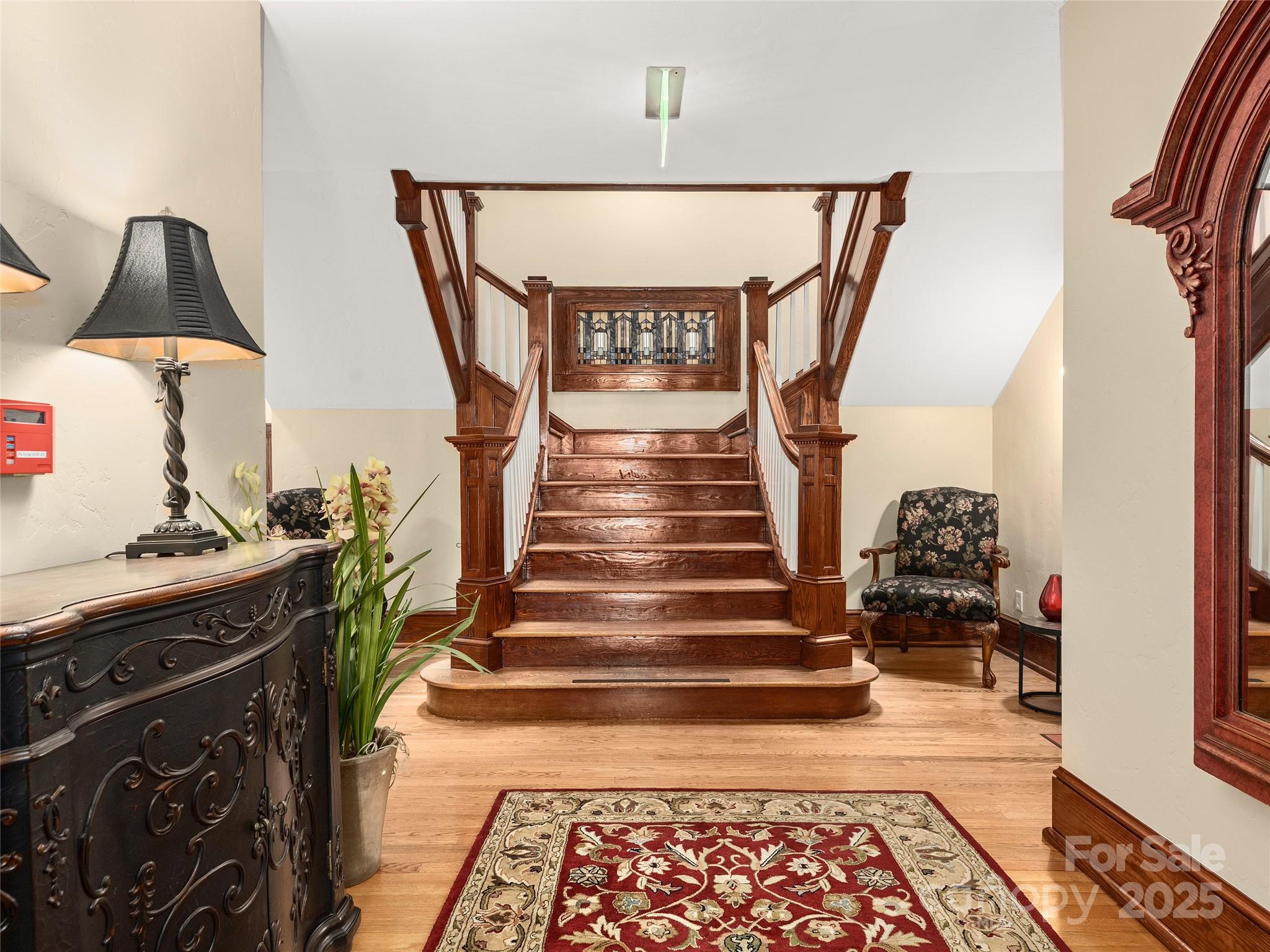 203 6th Avenue W 1B