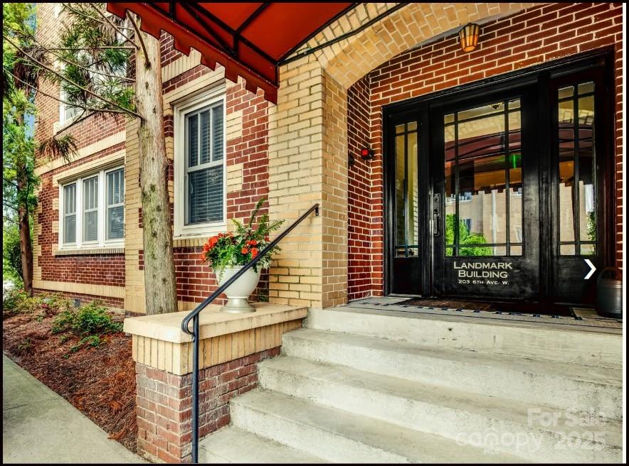 203 6th Avenue W 1B