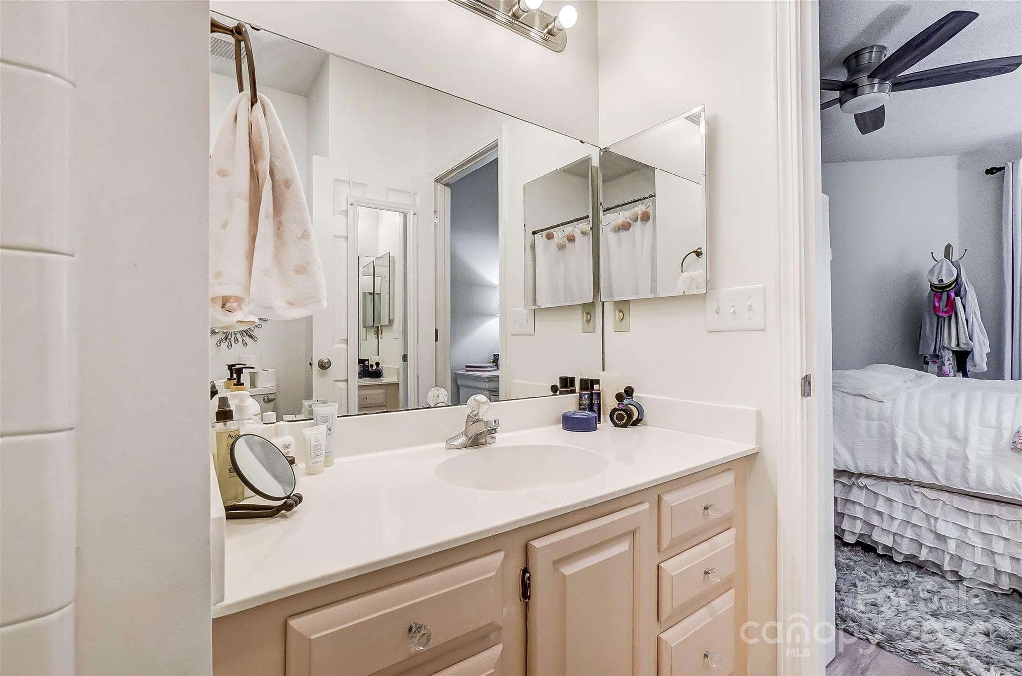 VINEYARD POINT - Residential