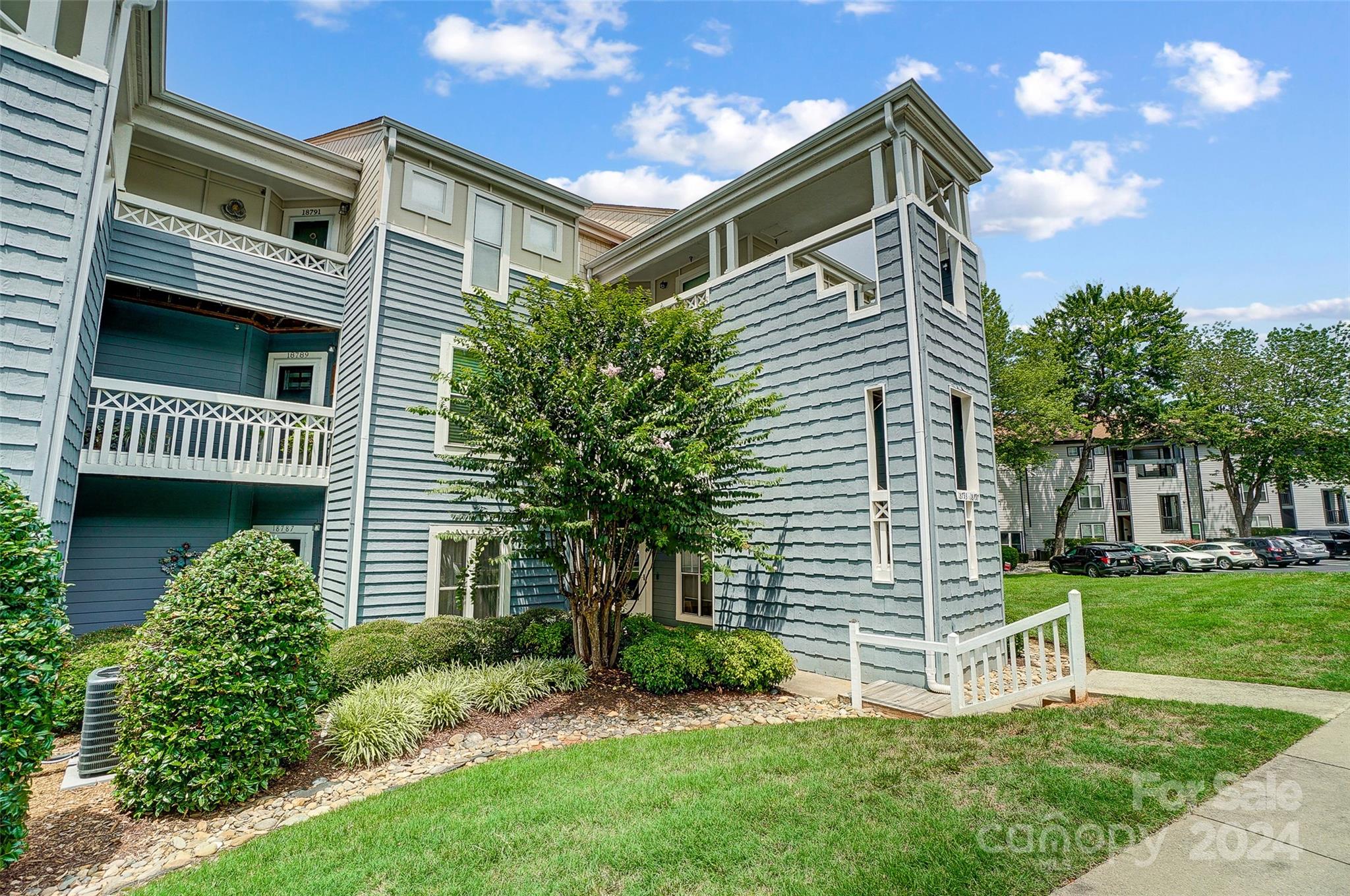 VINEYARD POINT - Residential