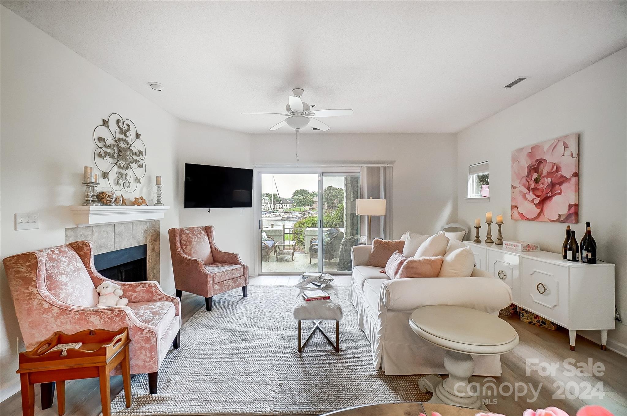 VINEYARD POINT - Residential