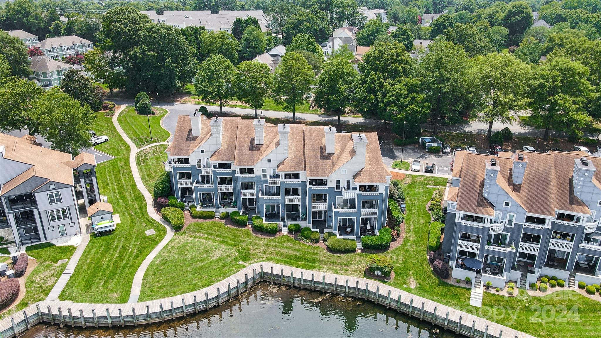 VINEYARD POINT - Residential
