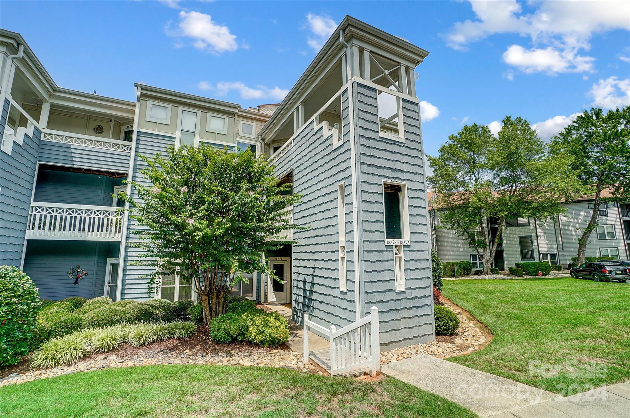 VINEYARD POINT - Residential