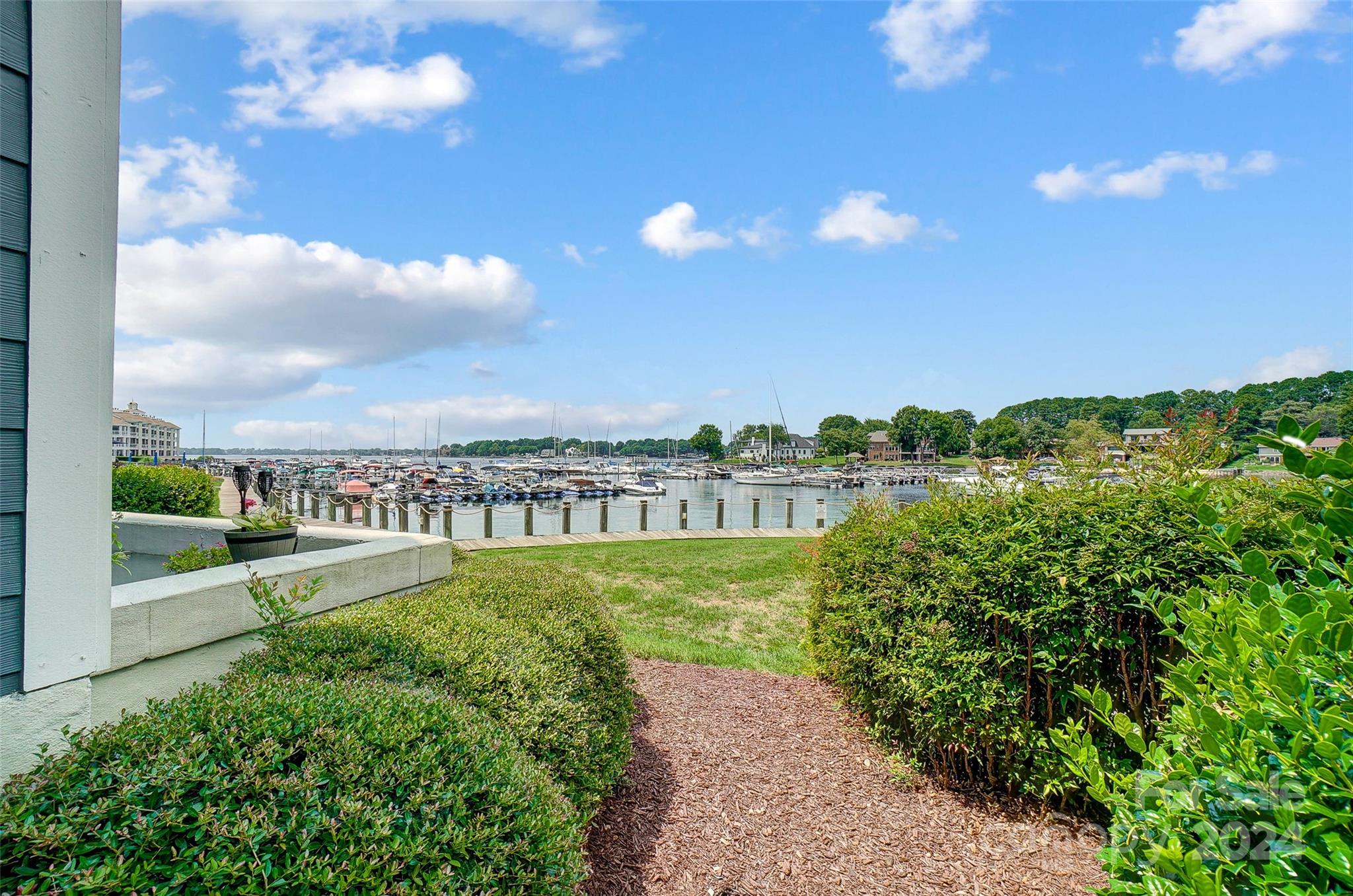 VINEYARD POINT - Residential