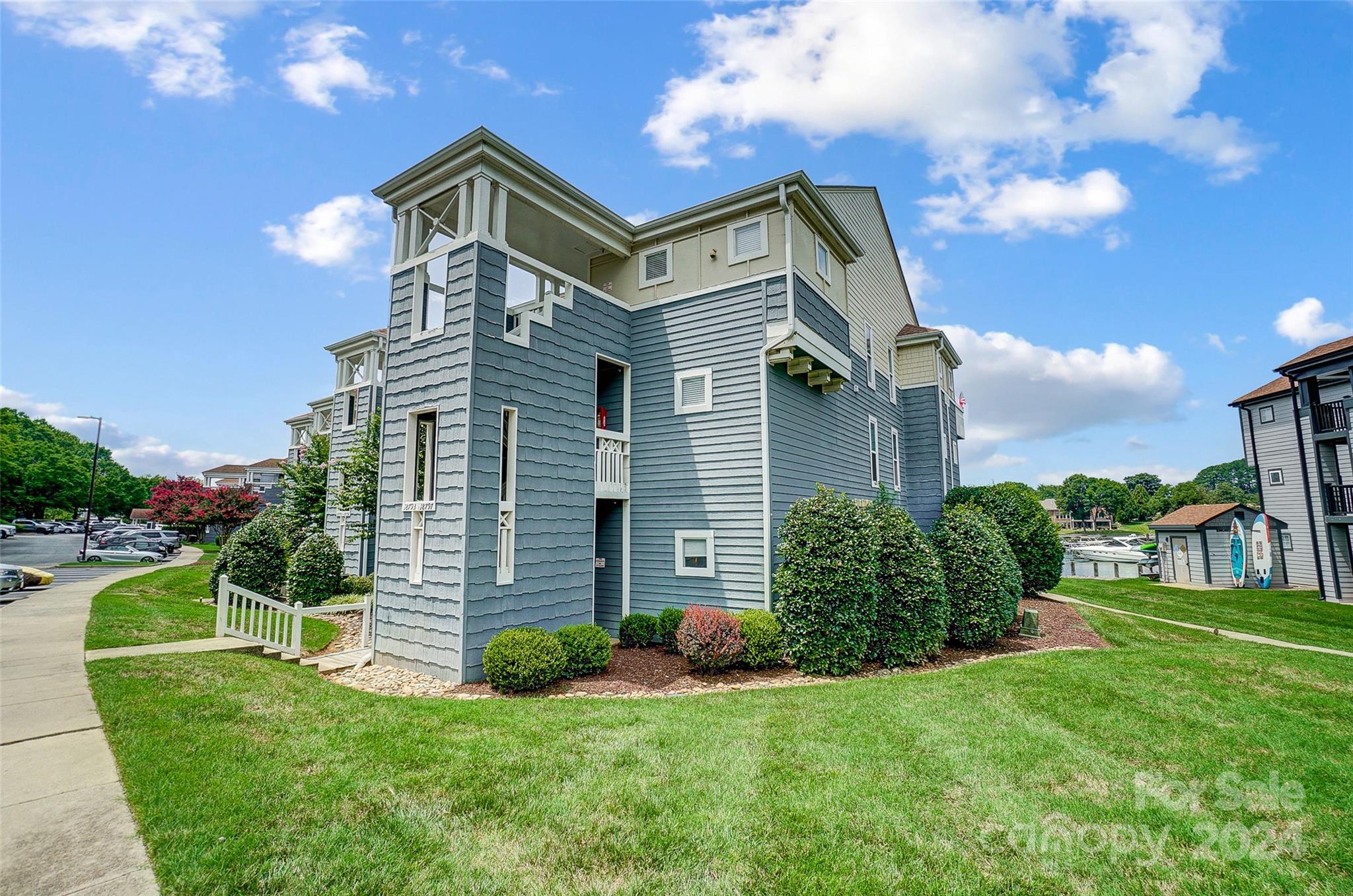 VINEYARD POINT - Residential