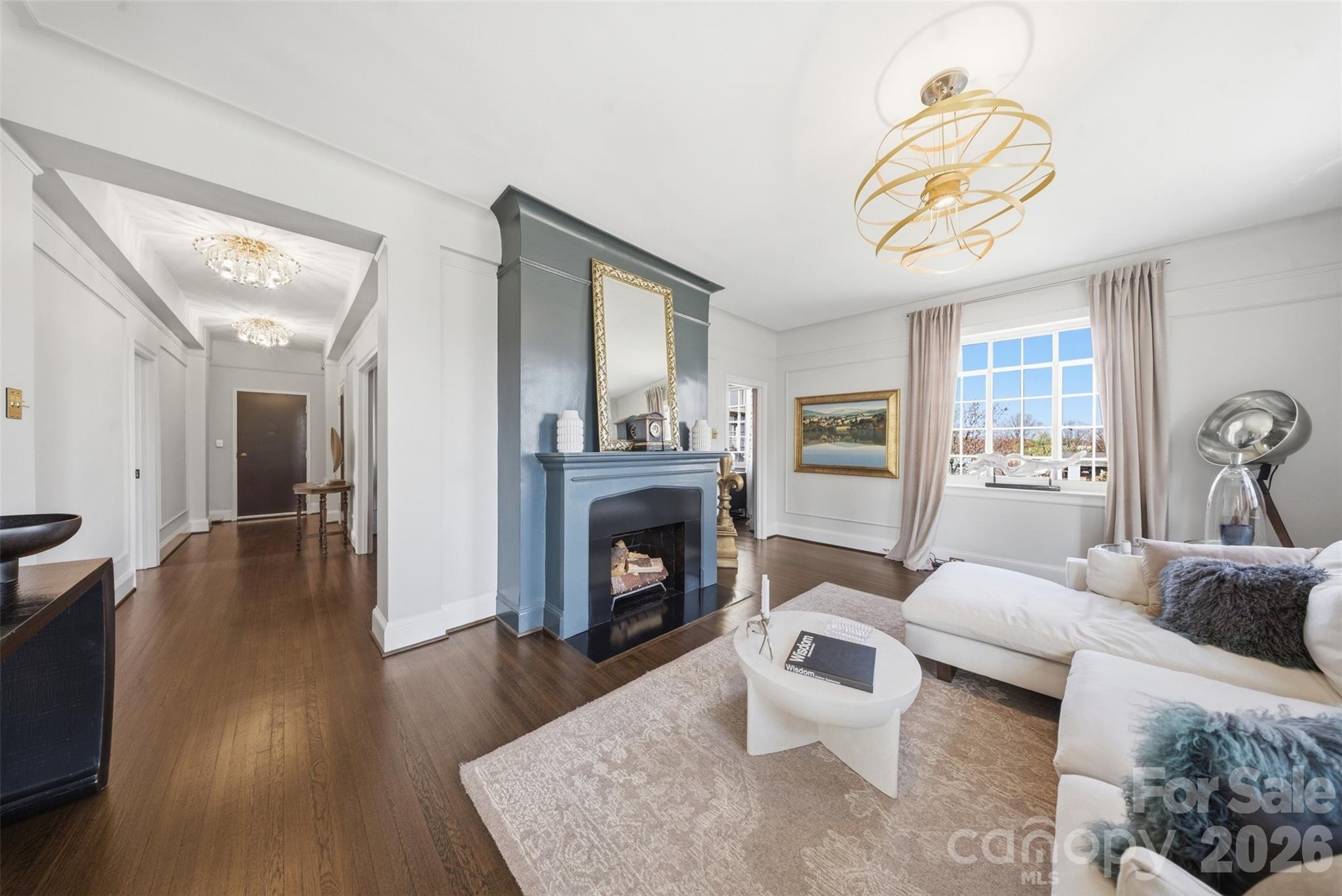 301 W 10th Street 401