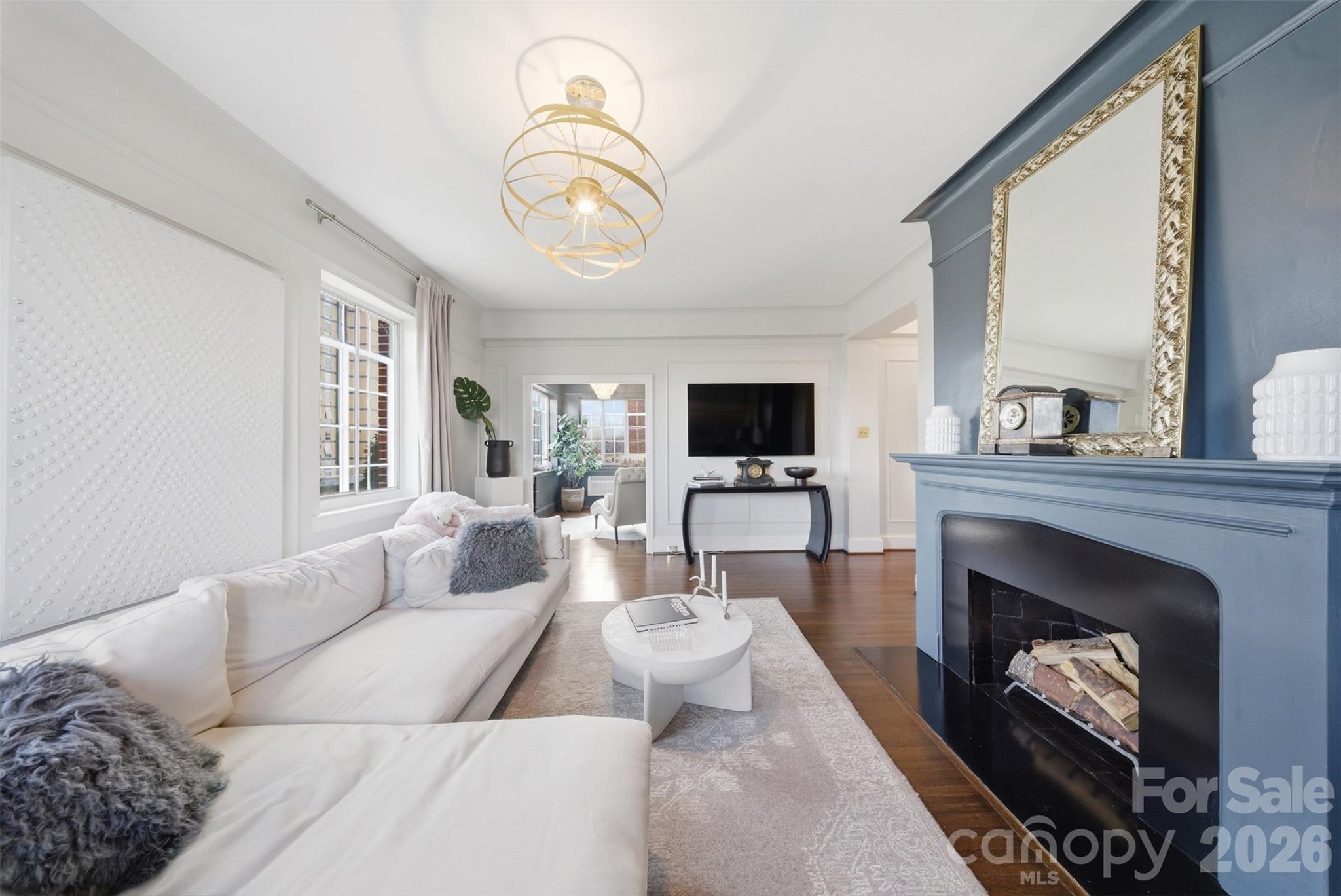 301 W 10th Street 401