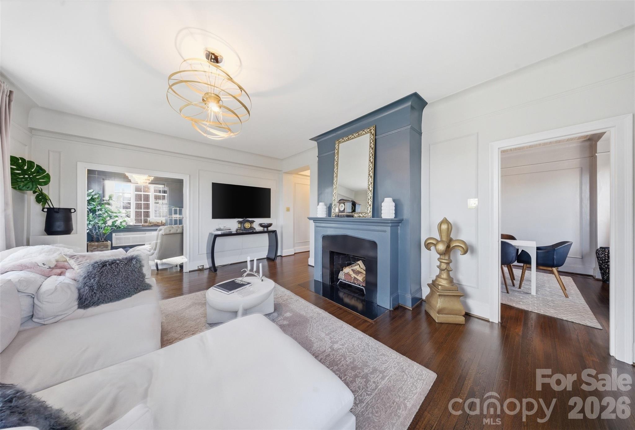 301 W 10th Street 401