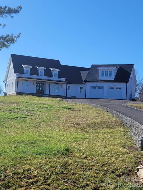 Photo of 115 Pondview Drive, Nebo, NC 28761 (MLS # 4341984)