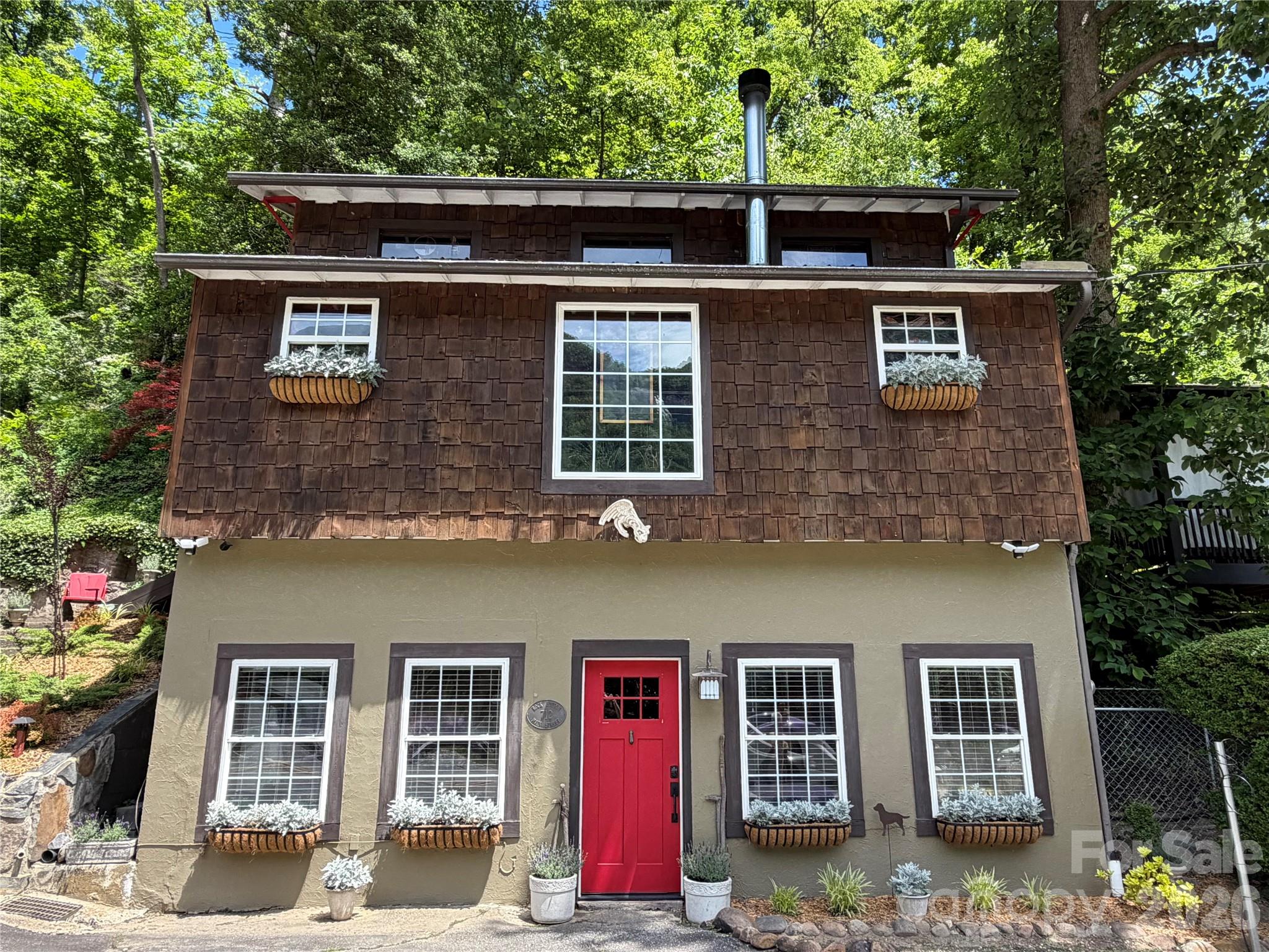 712 Main Street