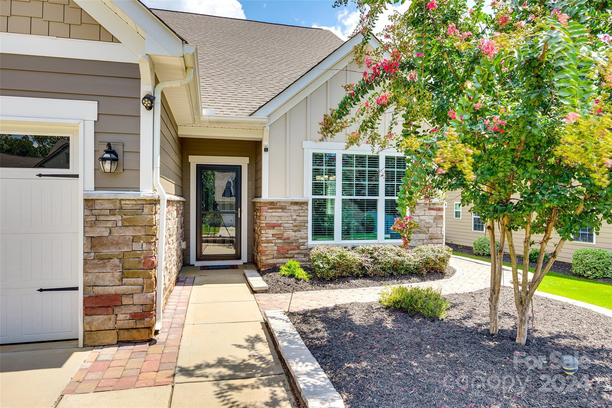 THE RETREAT AT RAYFIELD - Residential