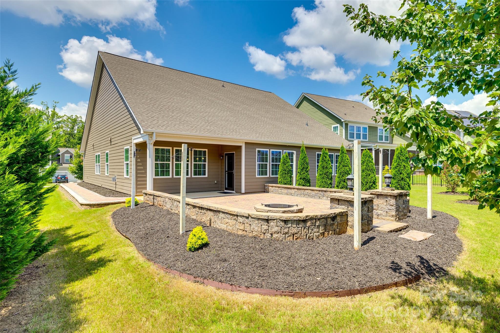 THE RETREAT AT RAYFIELD - Residential