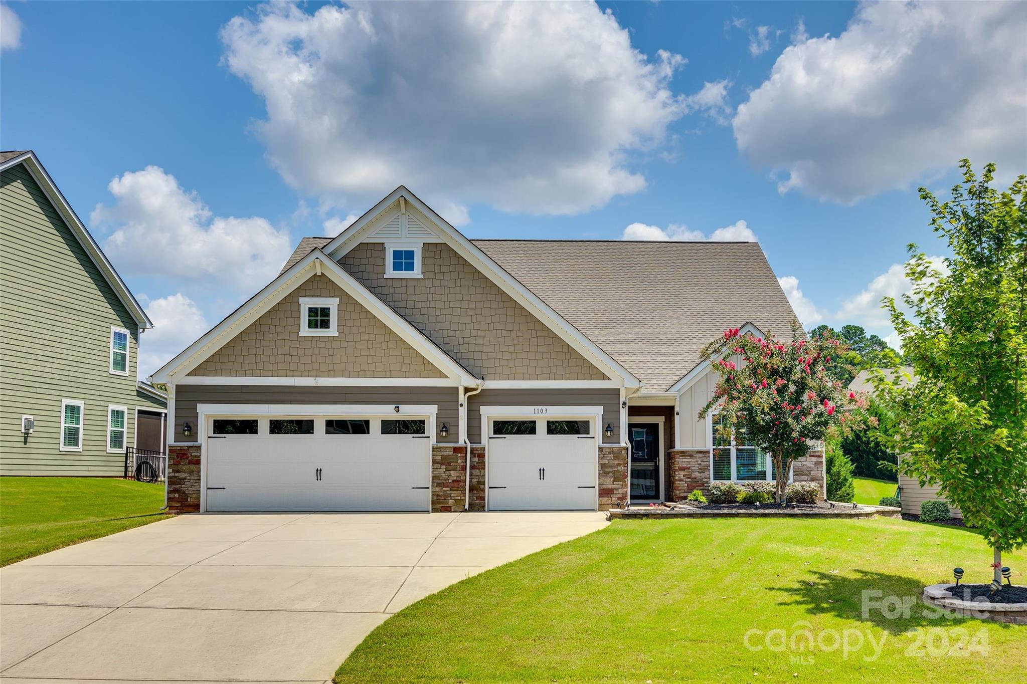 THE RETREAT AT RAYFIELD - Residential