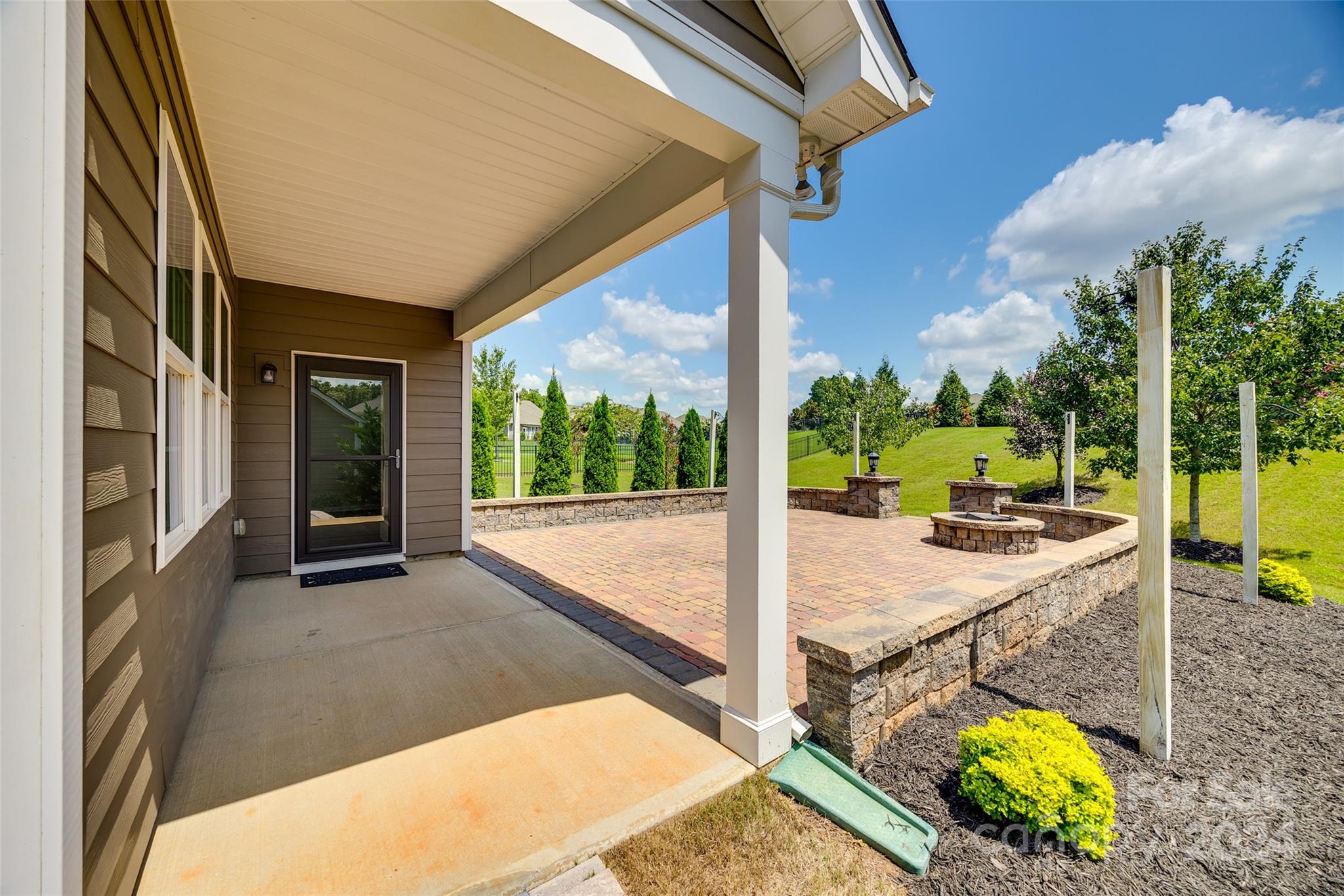 THE RETREAT AT RAYFIELD - Residential