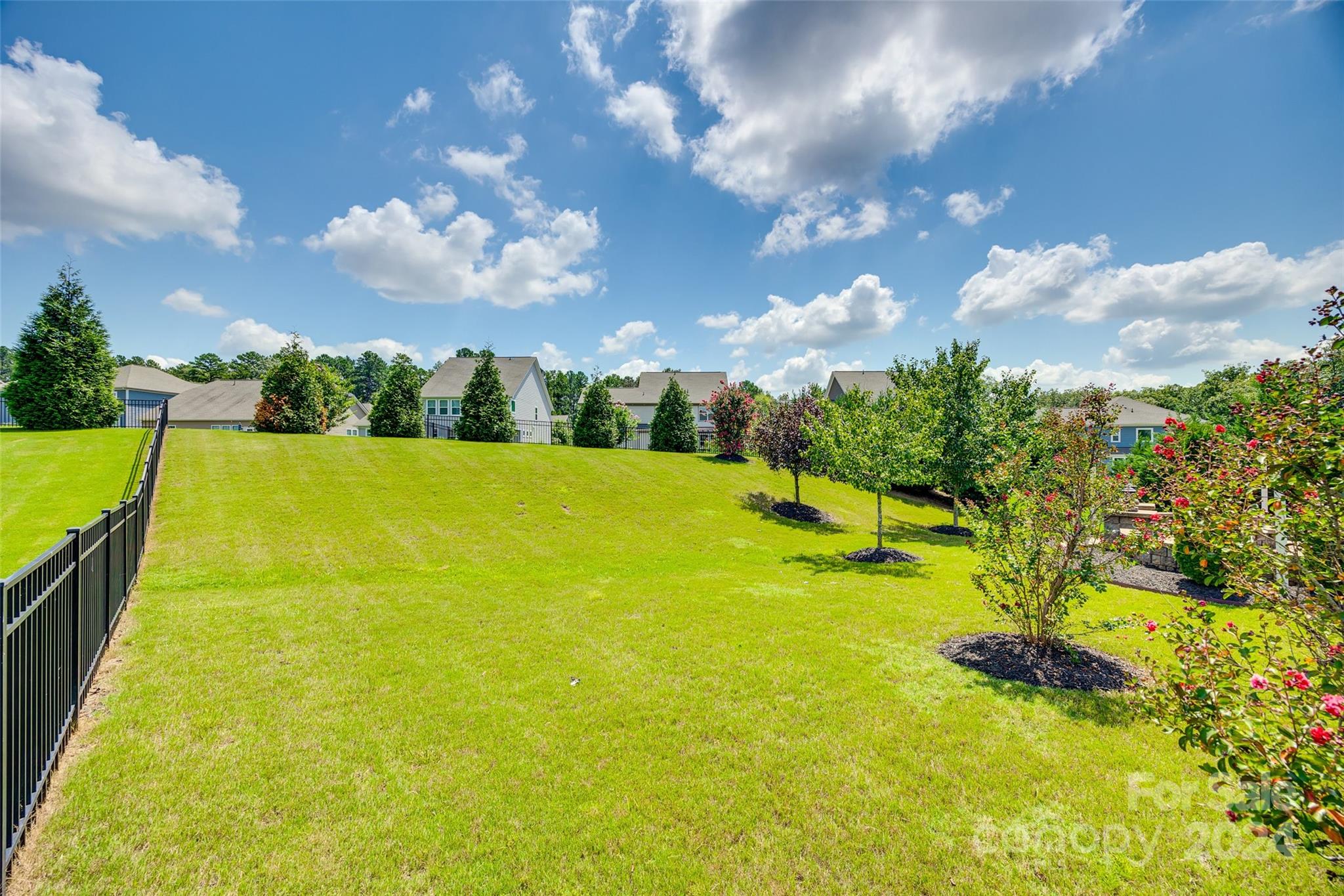 THE RETREAT AT RAYFIELD - Residential