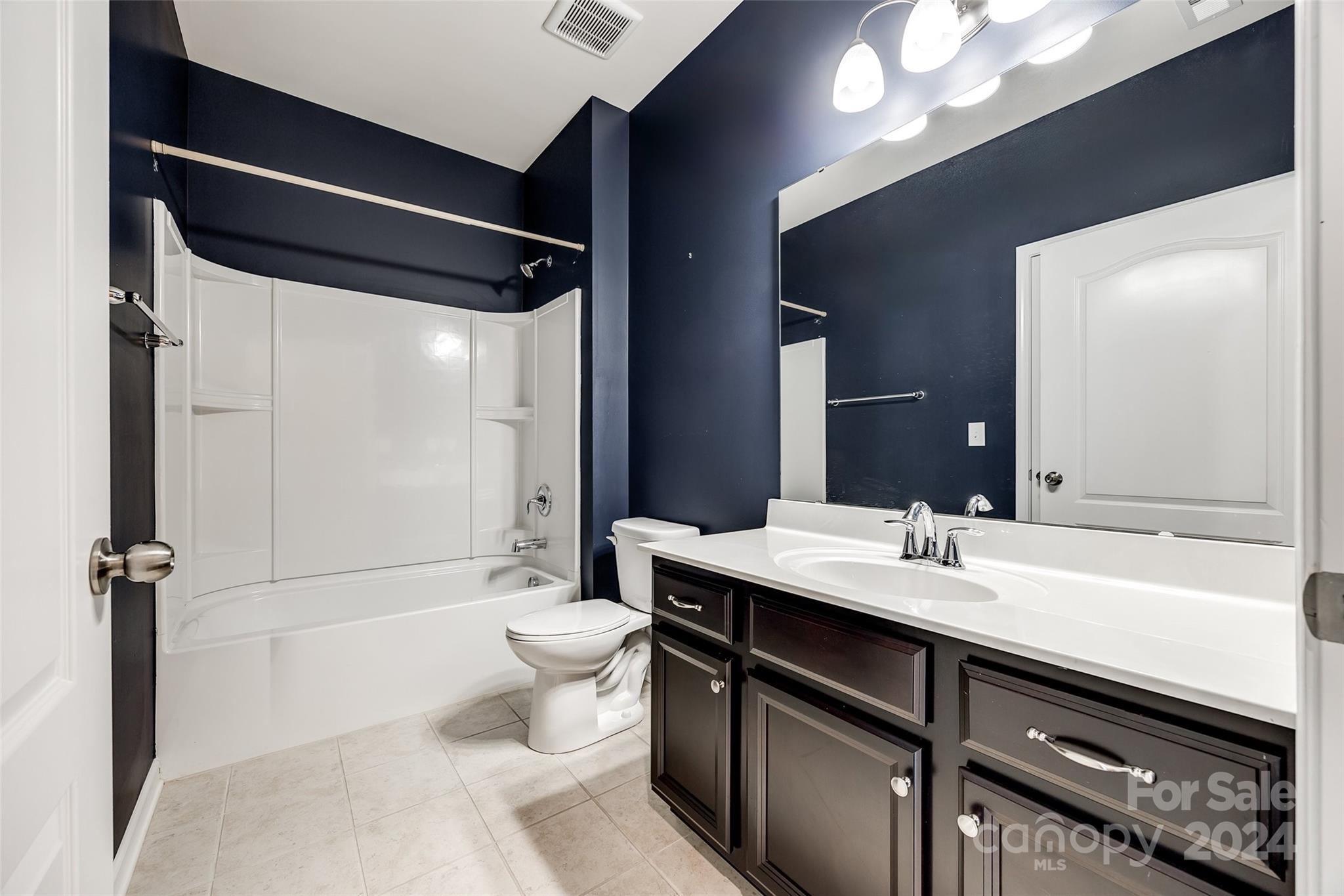 THE RETREAT AT RAYFIELD - Residential