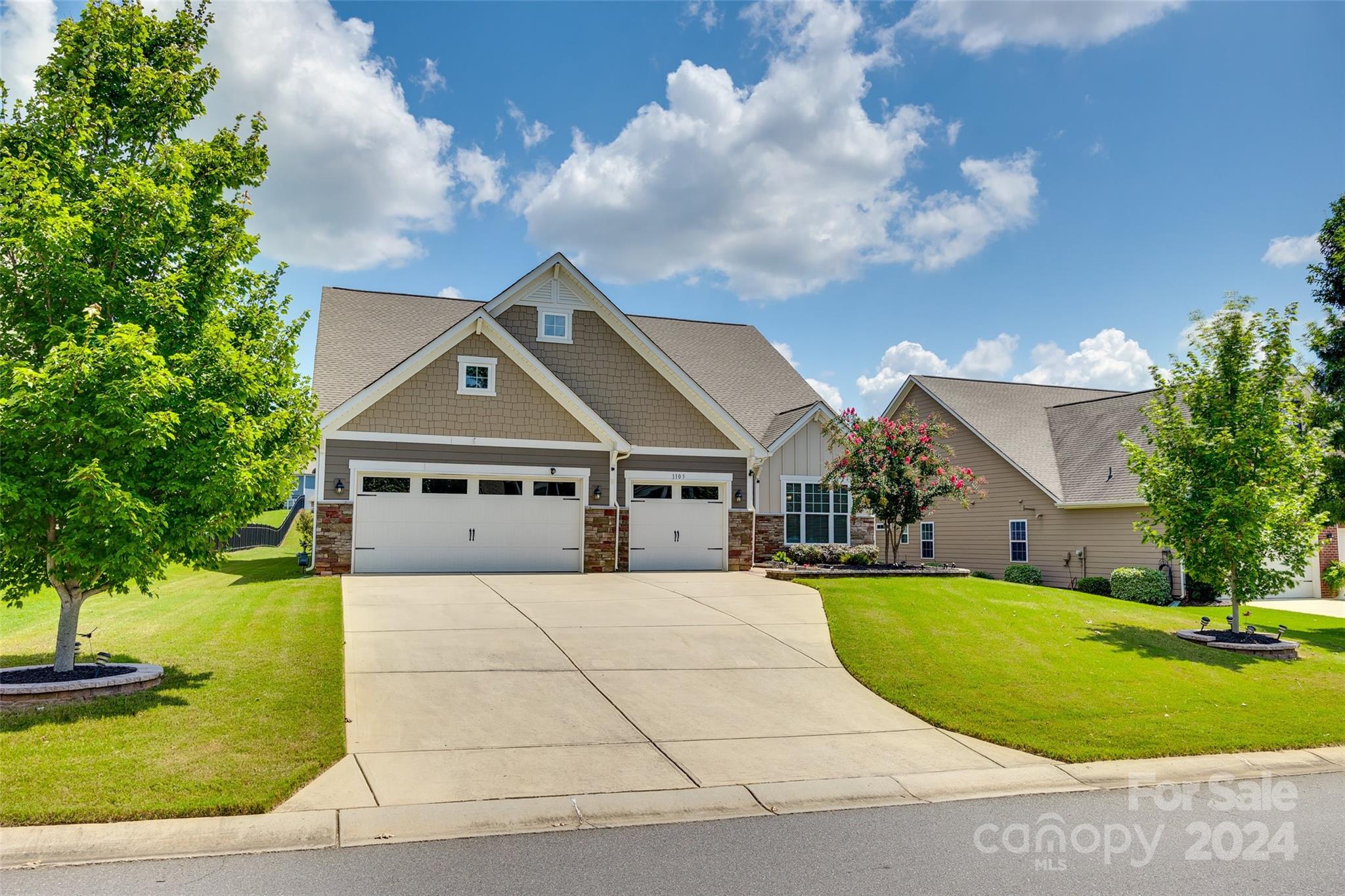 THE RETREAT AT RAYFIELD - Residential