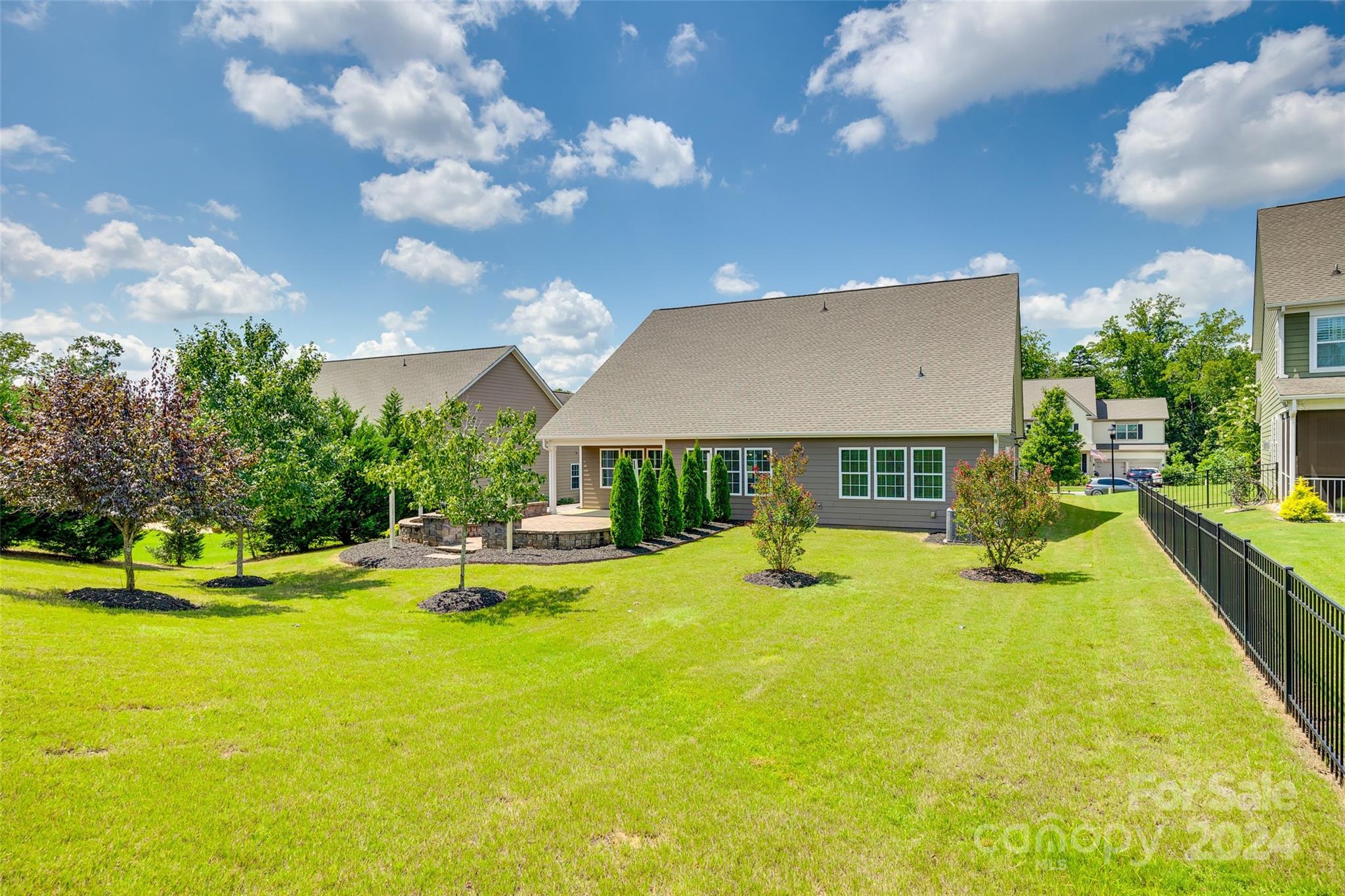 THE RETREAT AT RAYFIELD - Residential