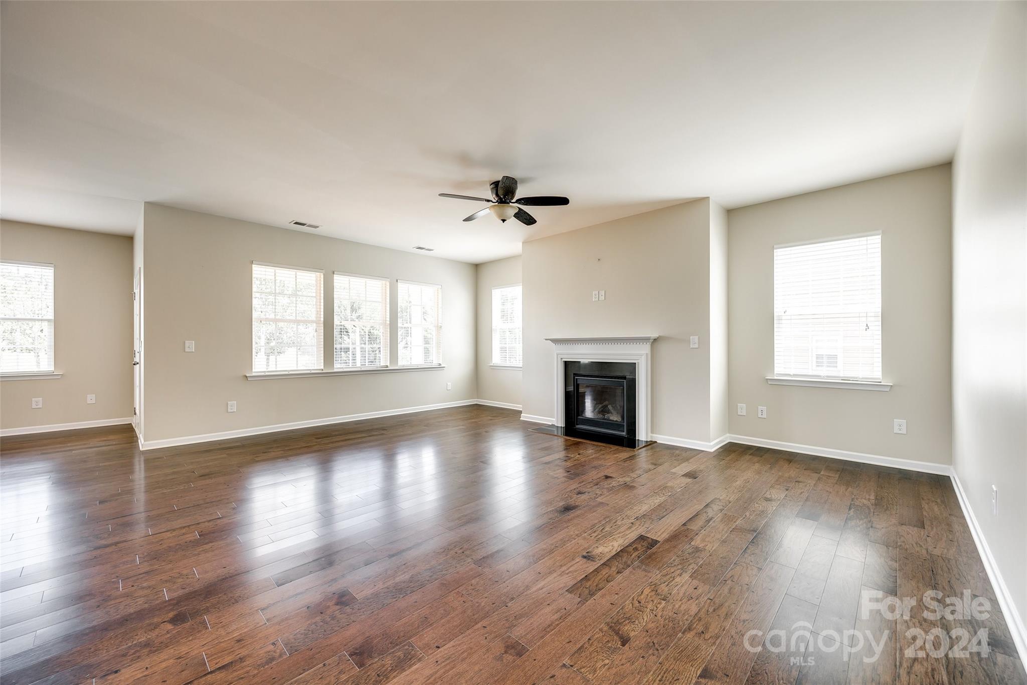 THE RETREAT AT RAYFIELD - Residential