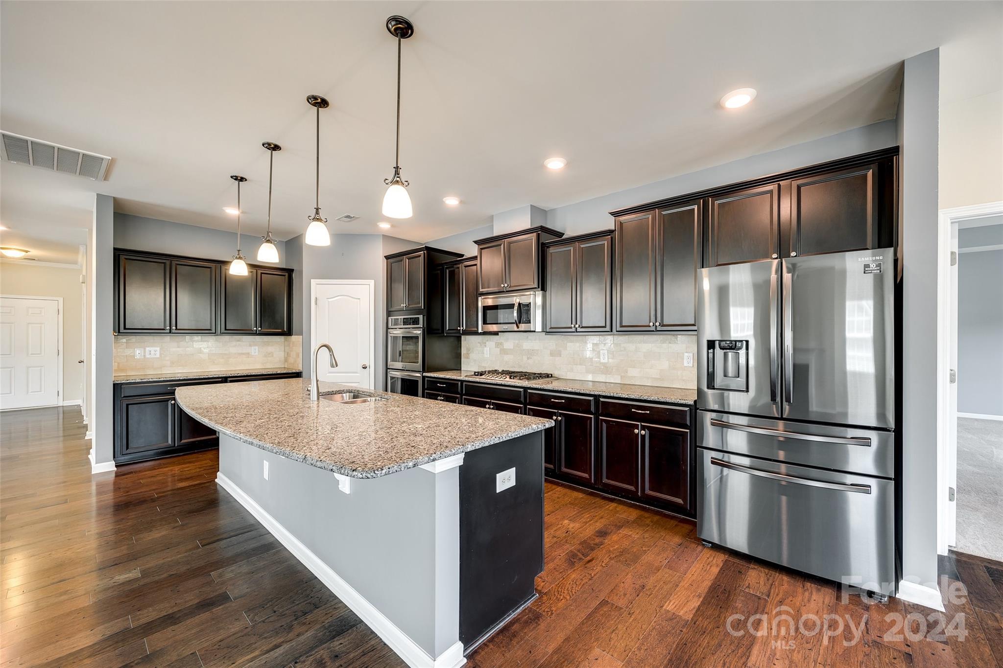 THE RETREAT AT RAYFIELD - Residential