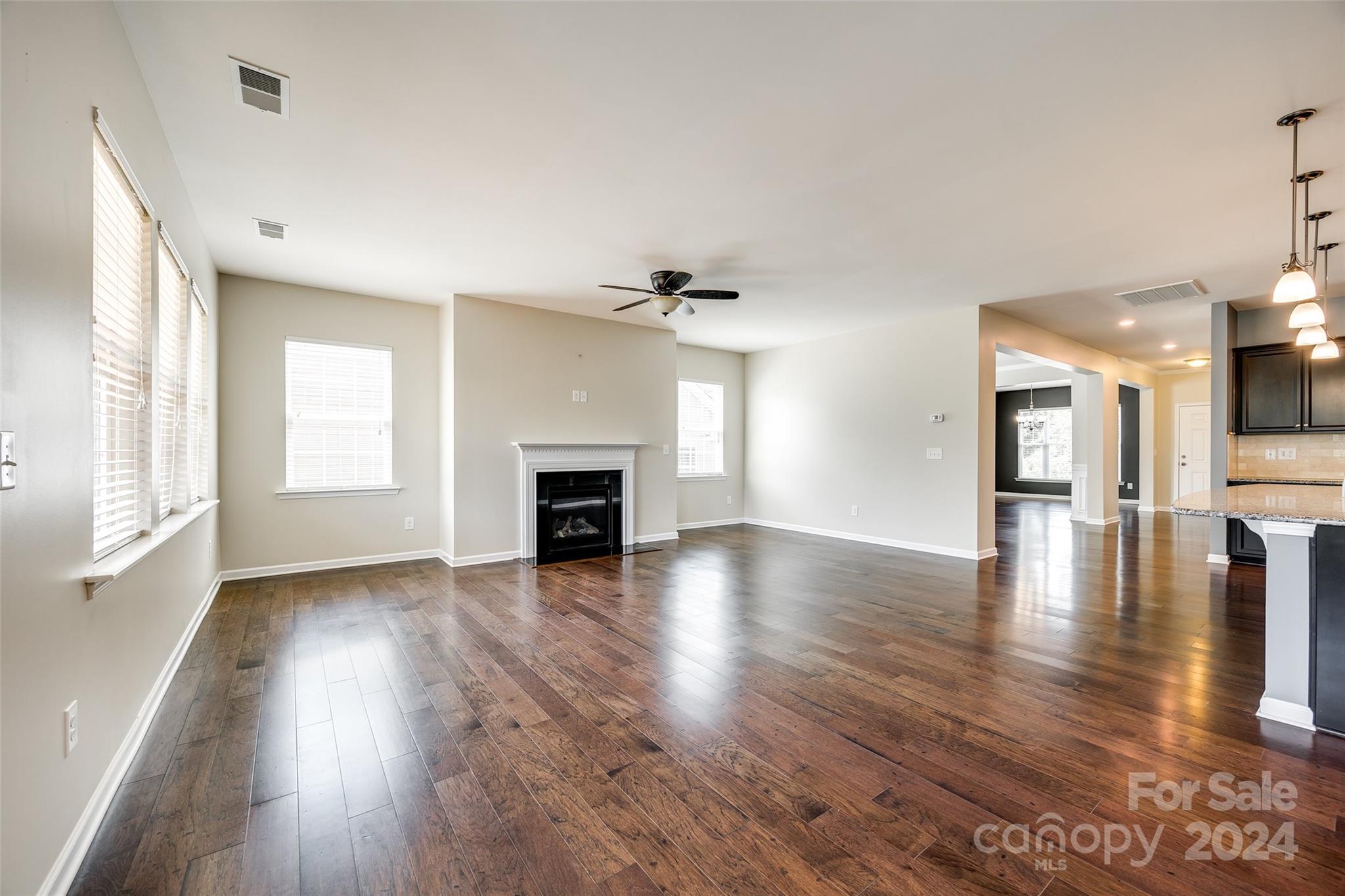 THE RETREAT AT RAYFIELD - Residential