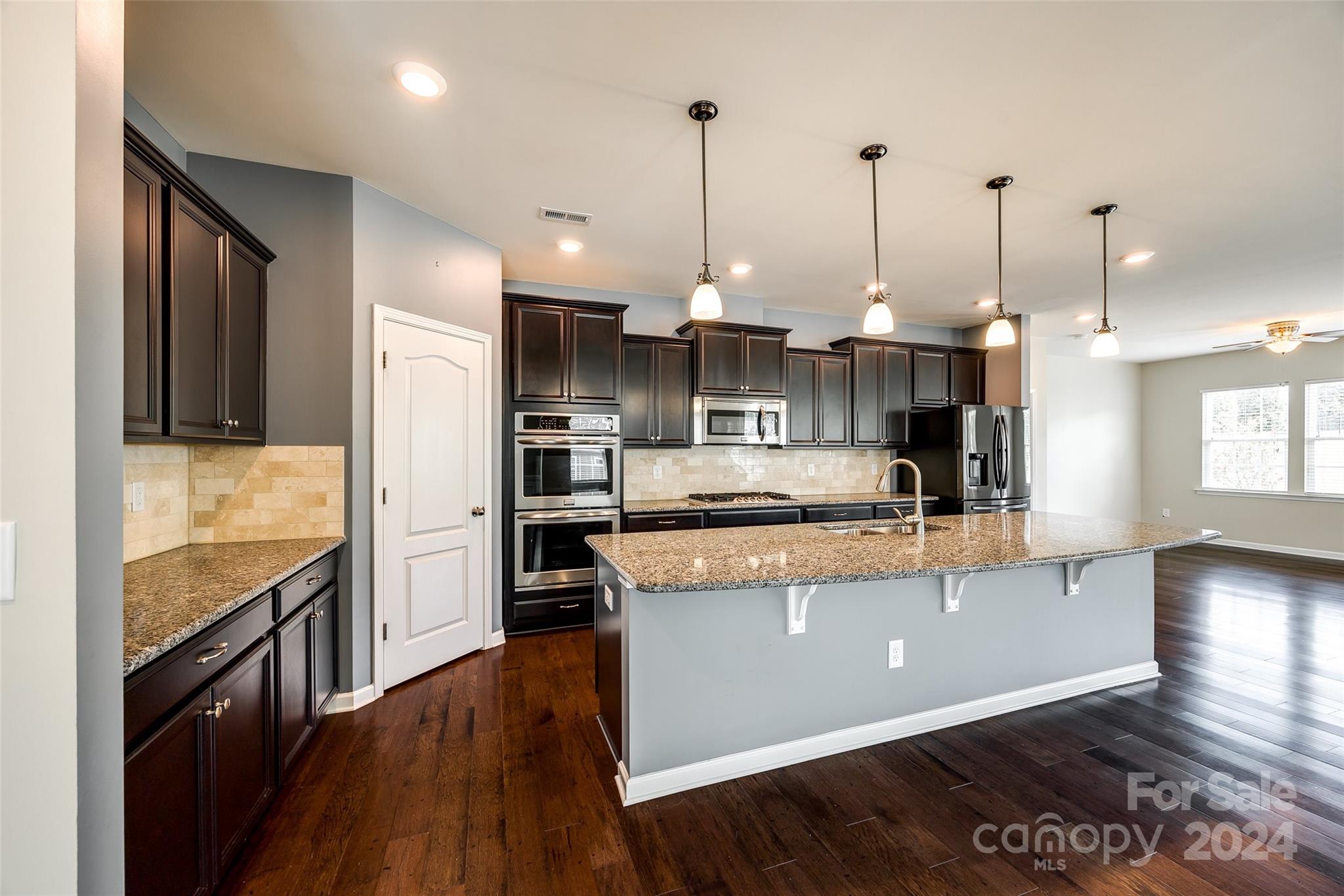 THE RETREAT AT RAYFIELD - Residential