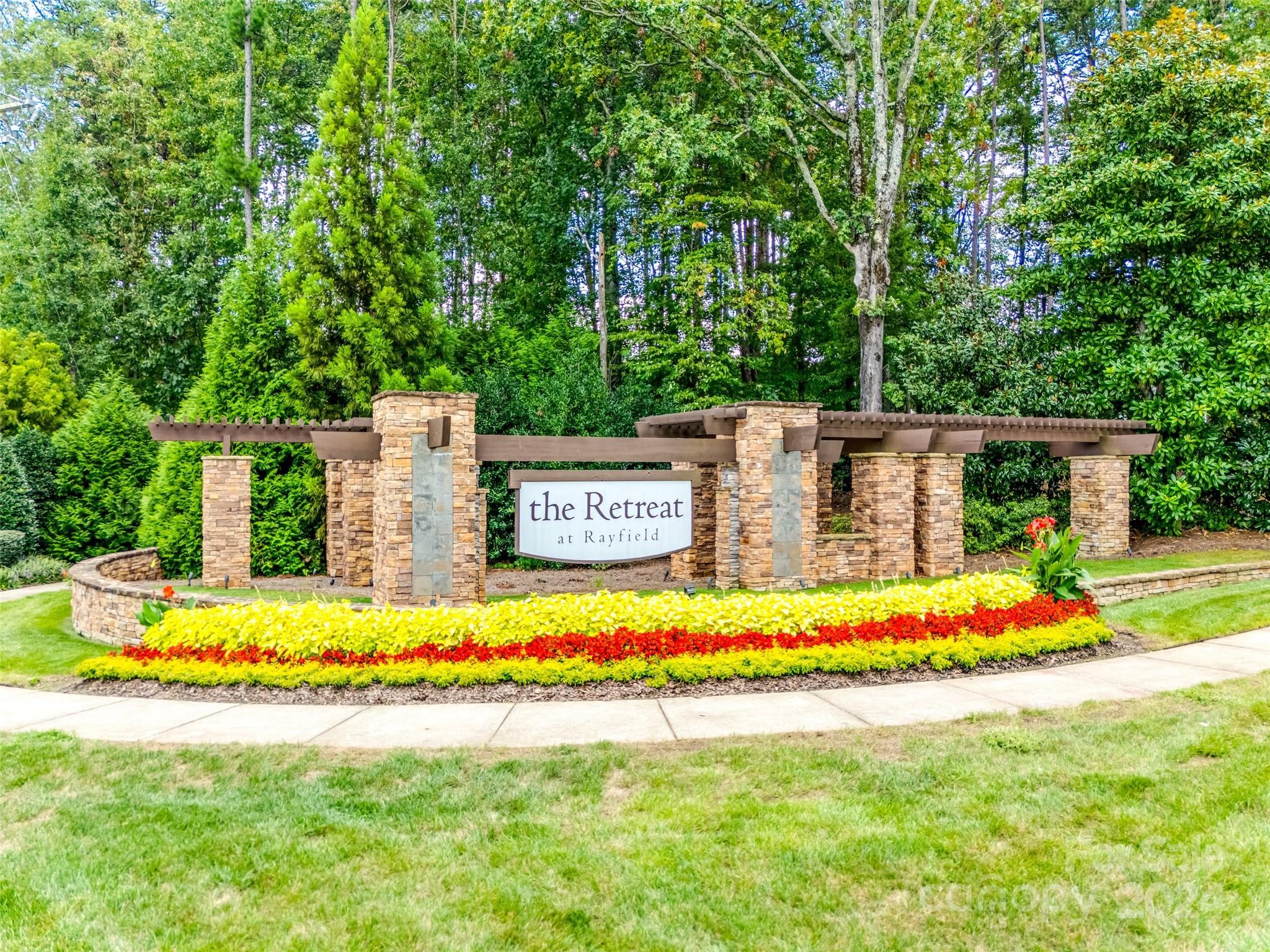 THE RETREAT AT RAYFIELD - Residential