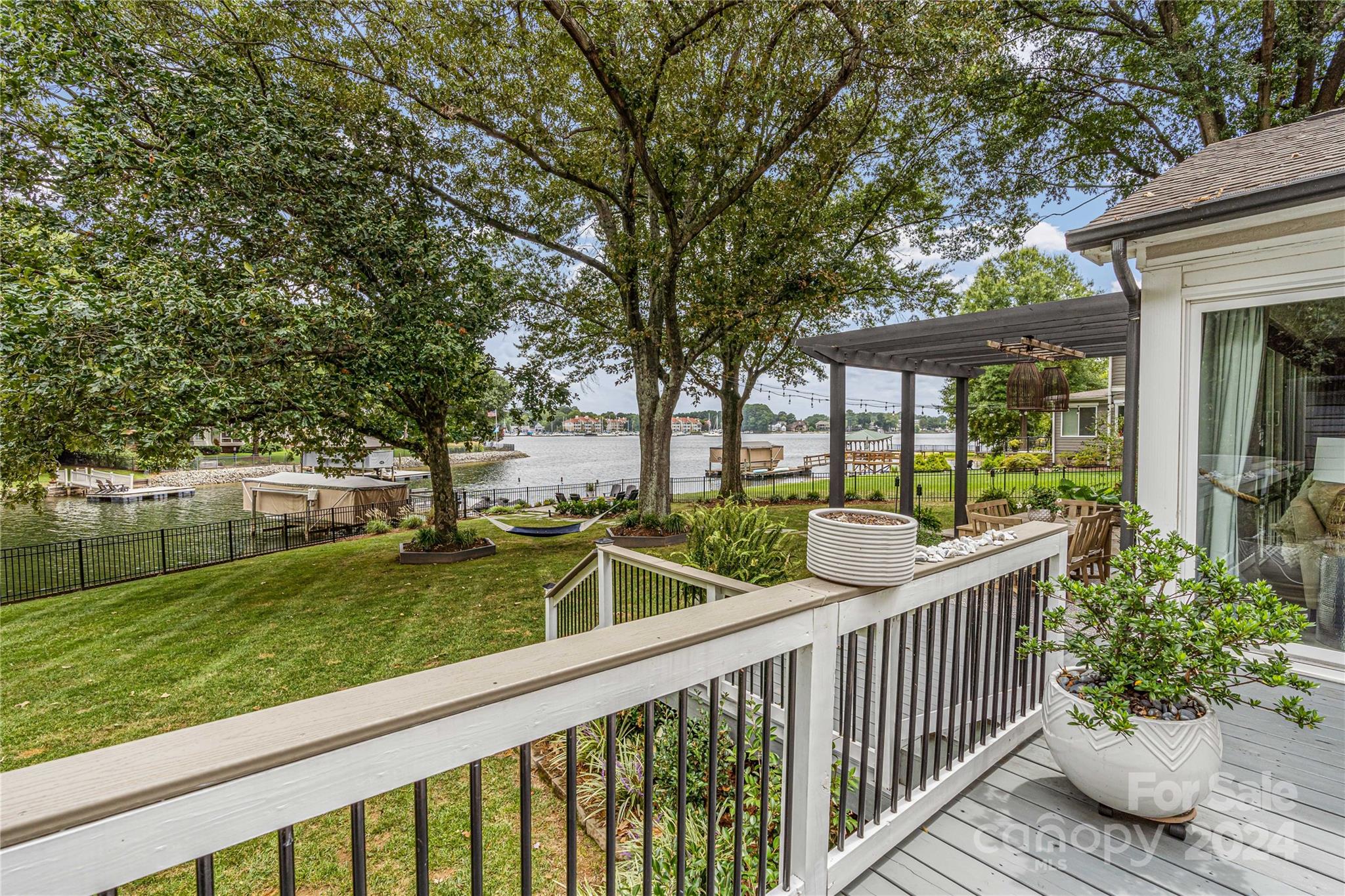 Point Largo - Residential