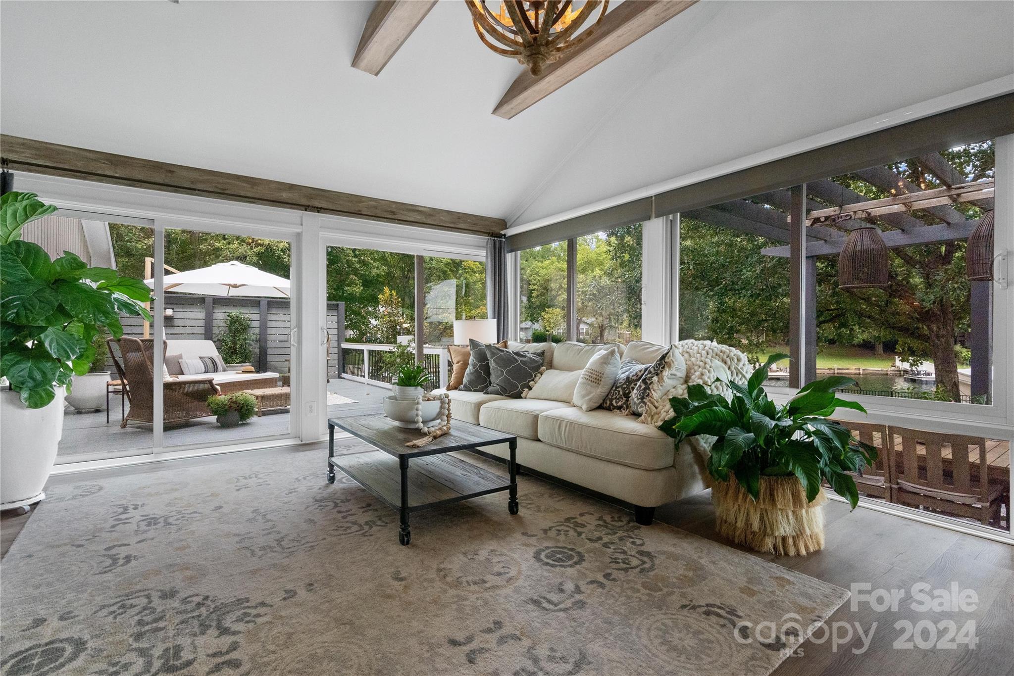 Point Largo - Residential