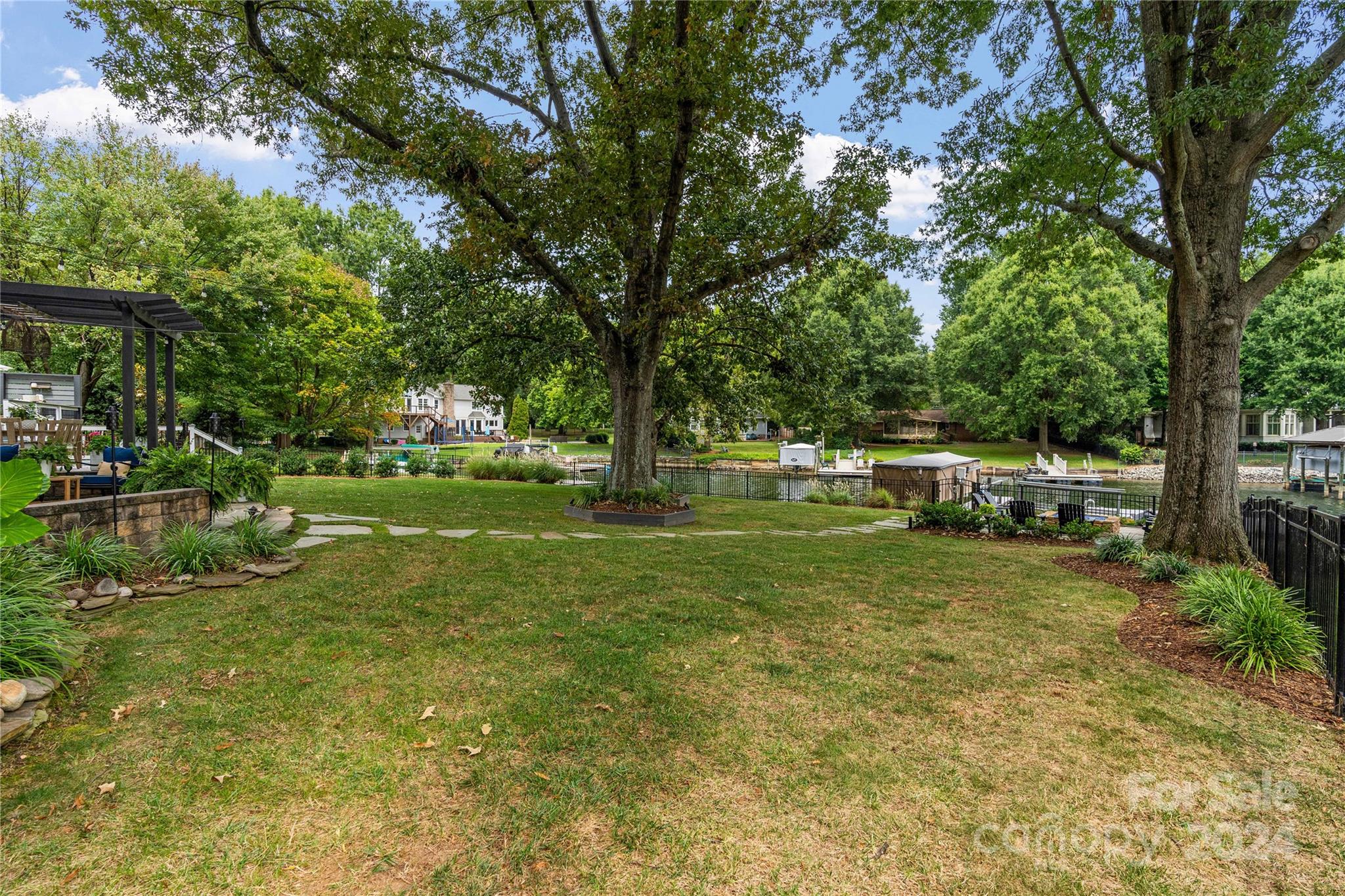 Point Largo - Residential