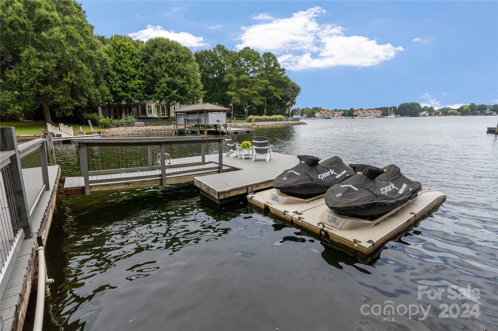 Point Largo - Residential