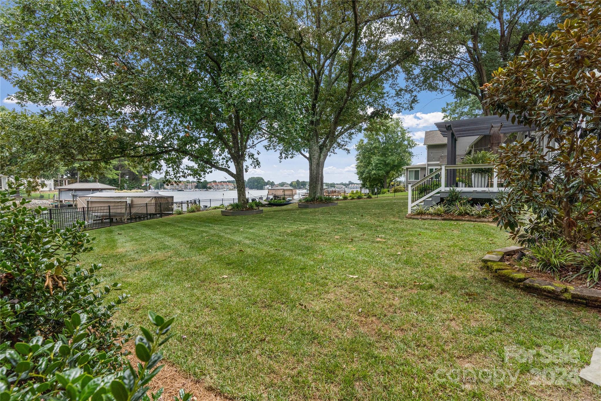 Point Largo - Residential