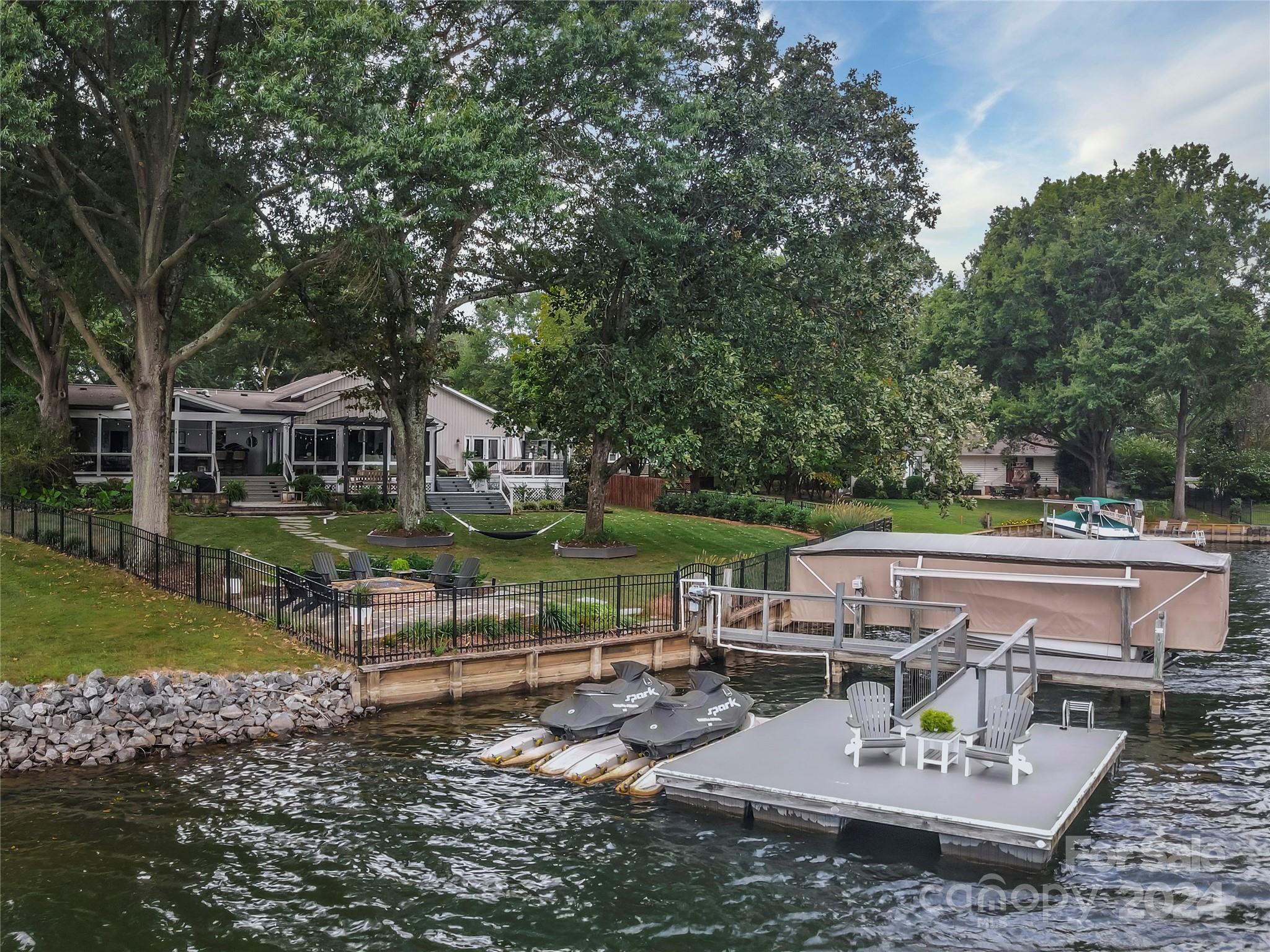 Point Largo - Residential