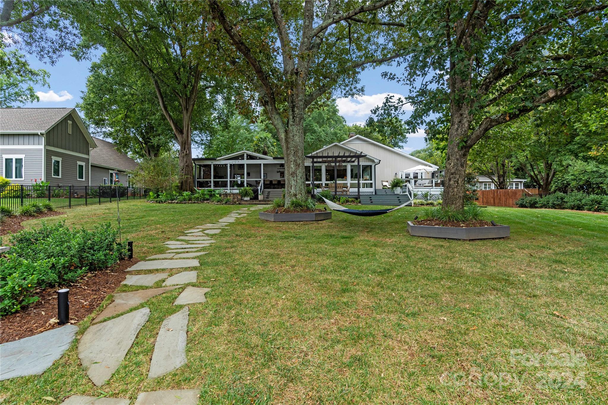 Point Largo - Residential