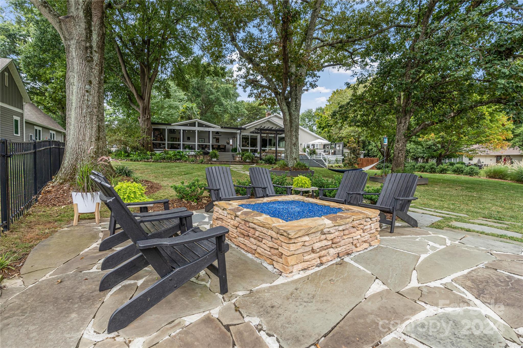 Point Largo - Residential